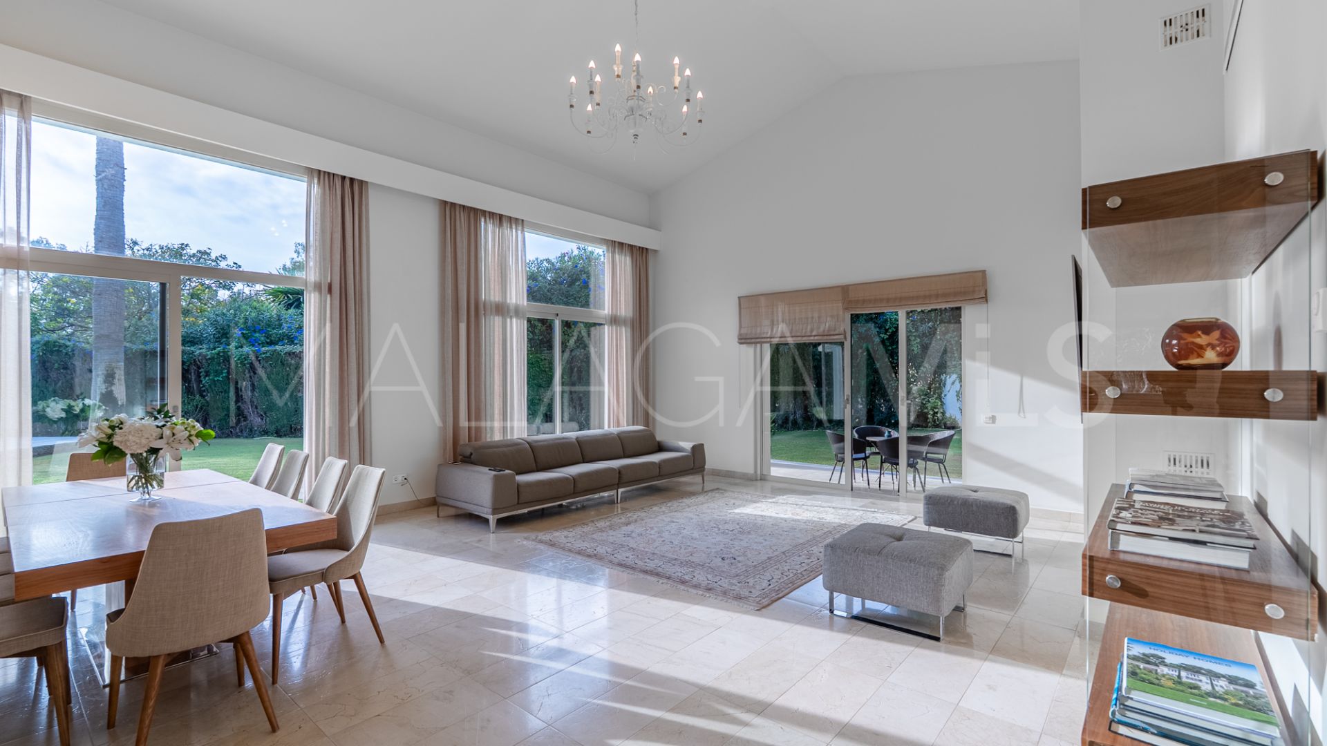 Villa for sale in Guadalmina Baja
