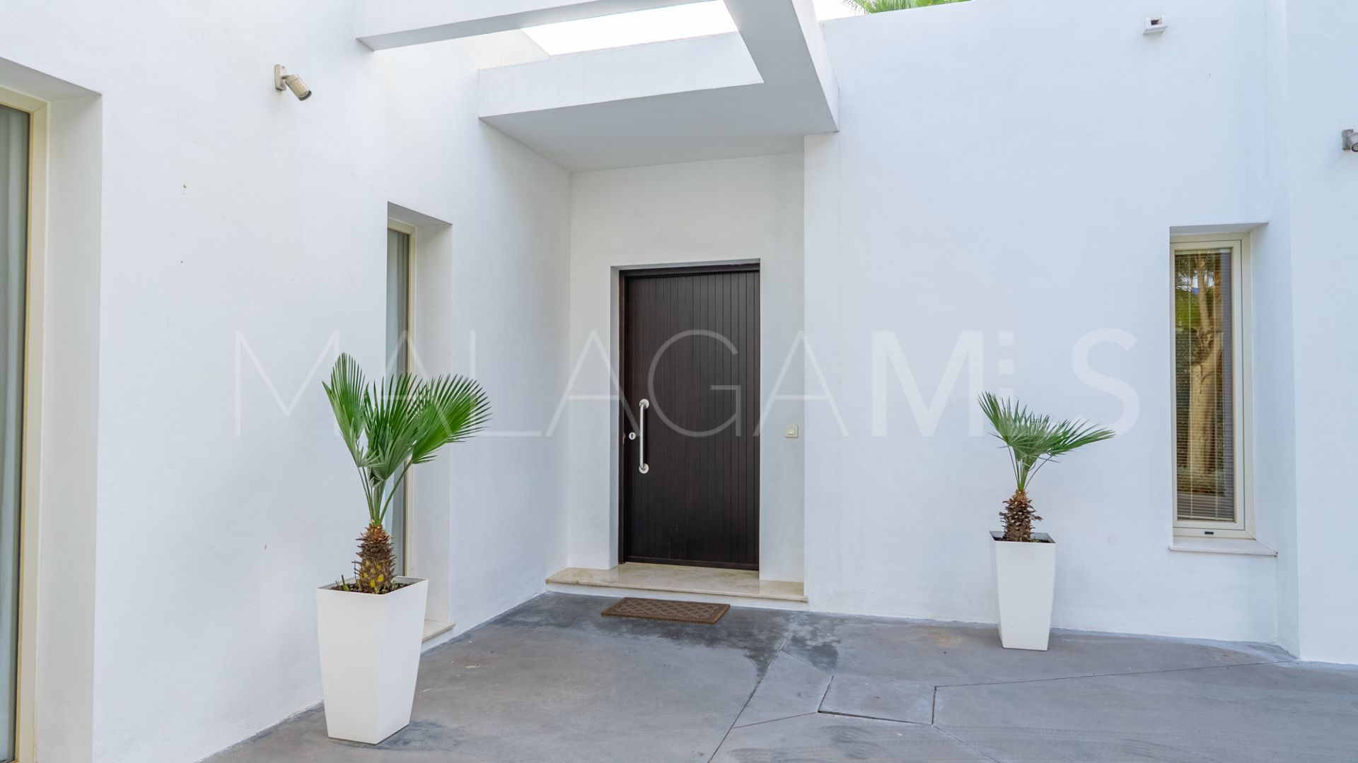 Villa for sale in Guadalmina Baja