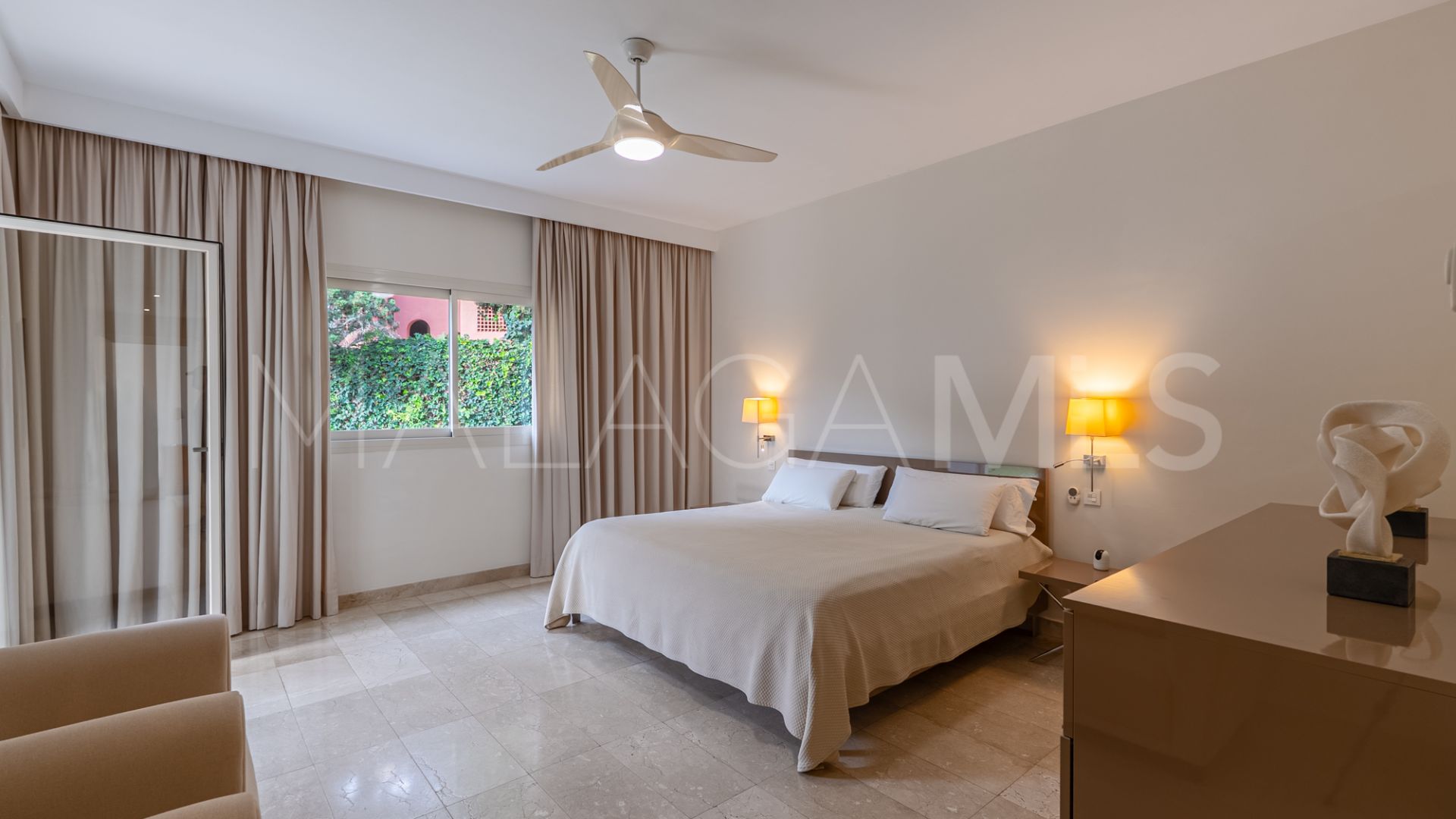 Villa for sale in Guadalmina Baja