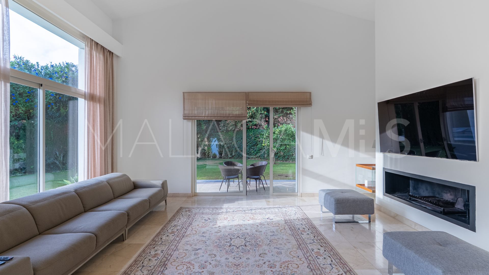 Villa for sale in Guadalmina Baja