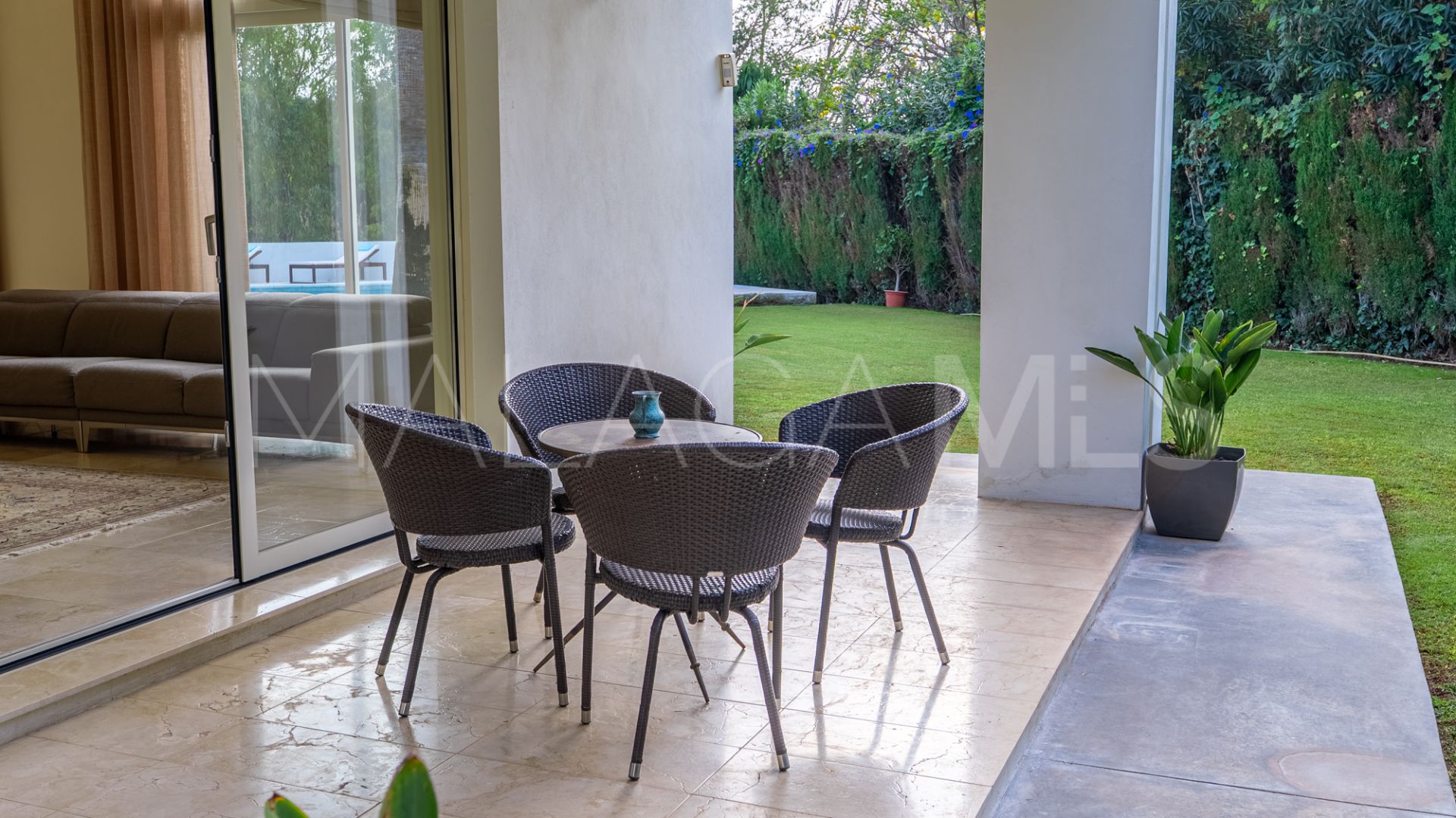 Villa for sale in Guadalmina Baja