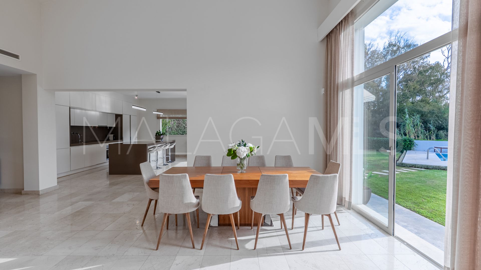 Villa for sale in Guadalmina Baja