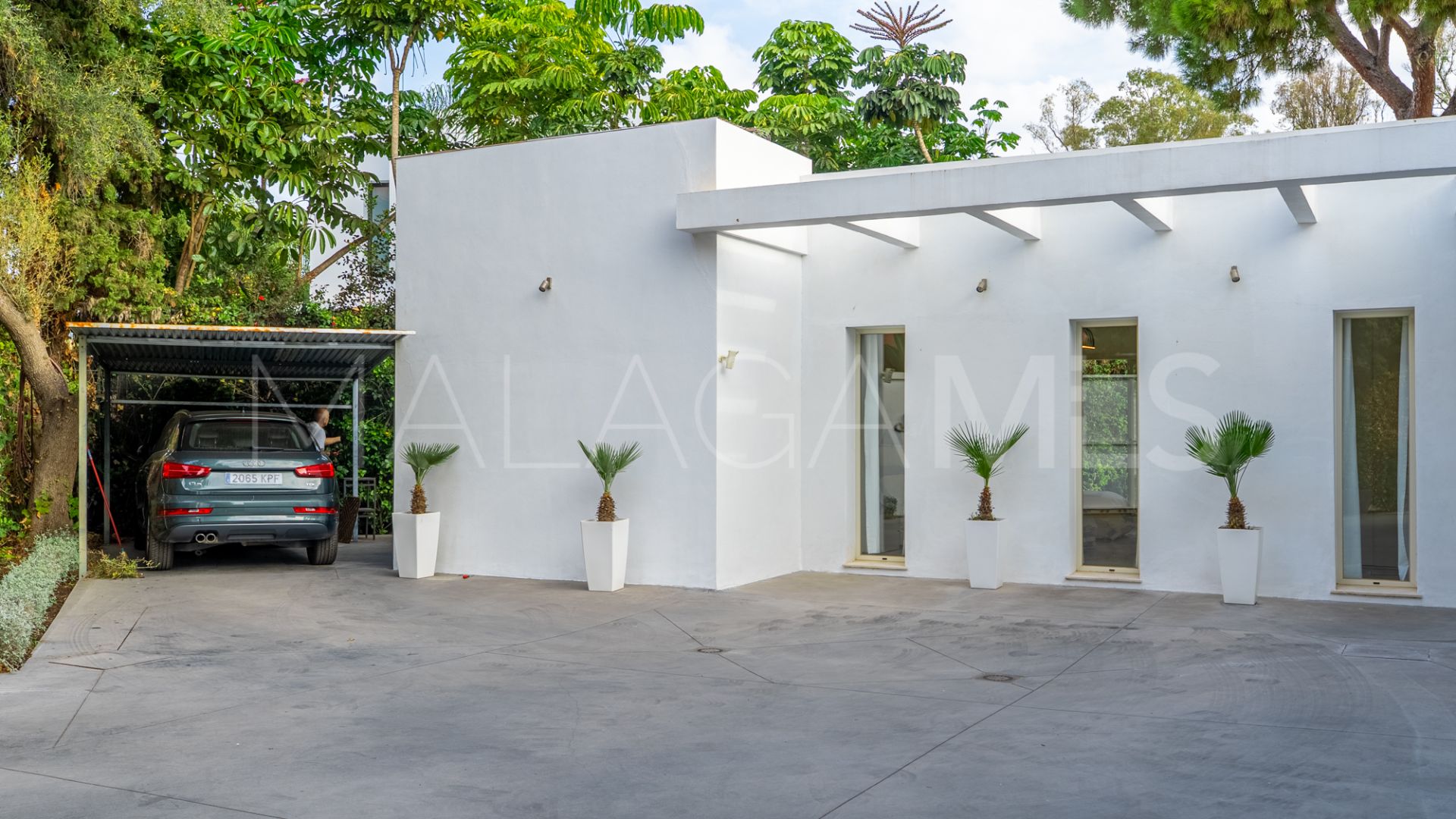 Villa for sale in Guadalmina Baja