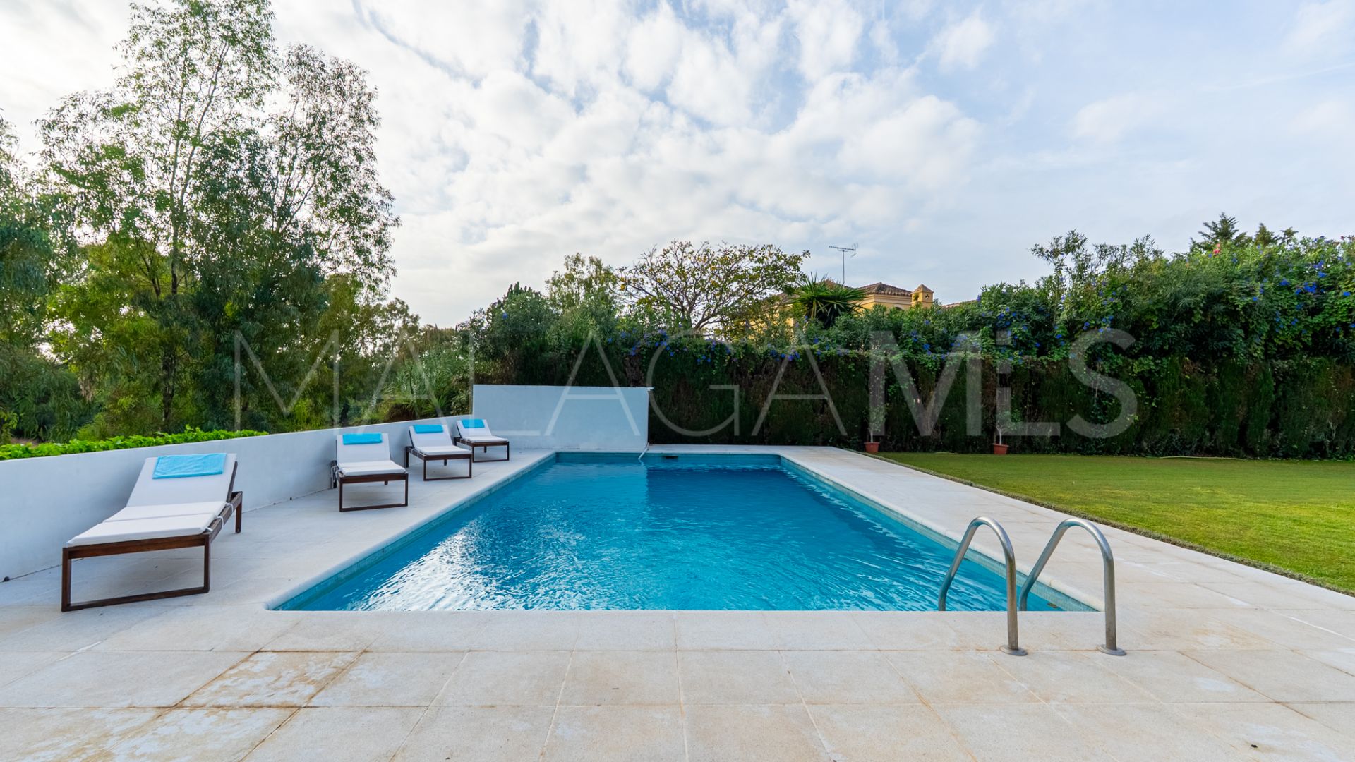 Villa for sale in Guadalmina Baja
