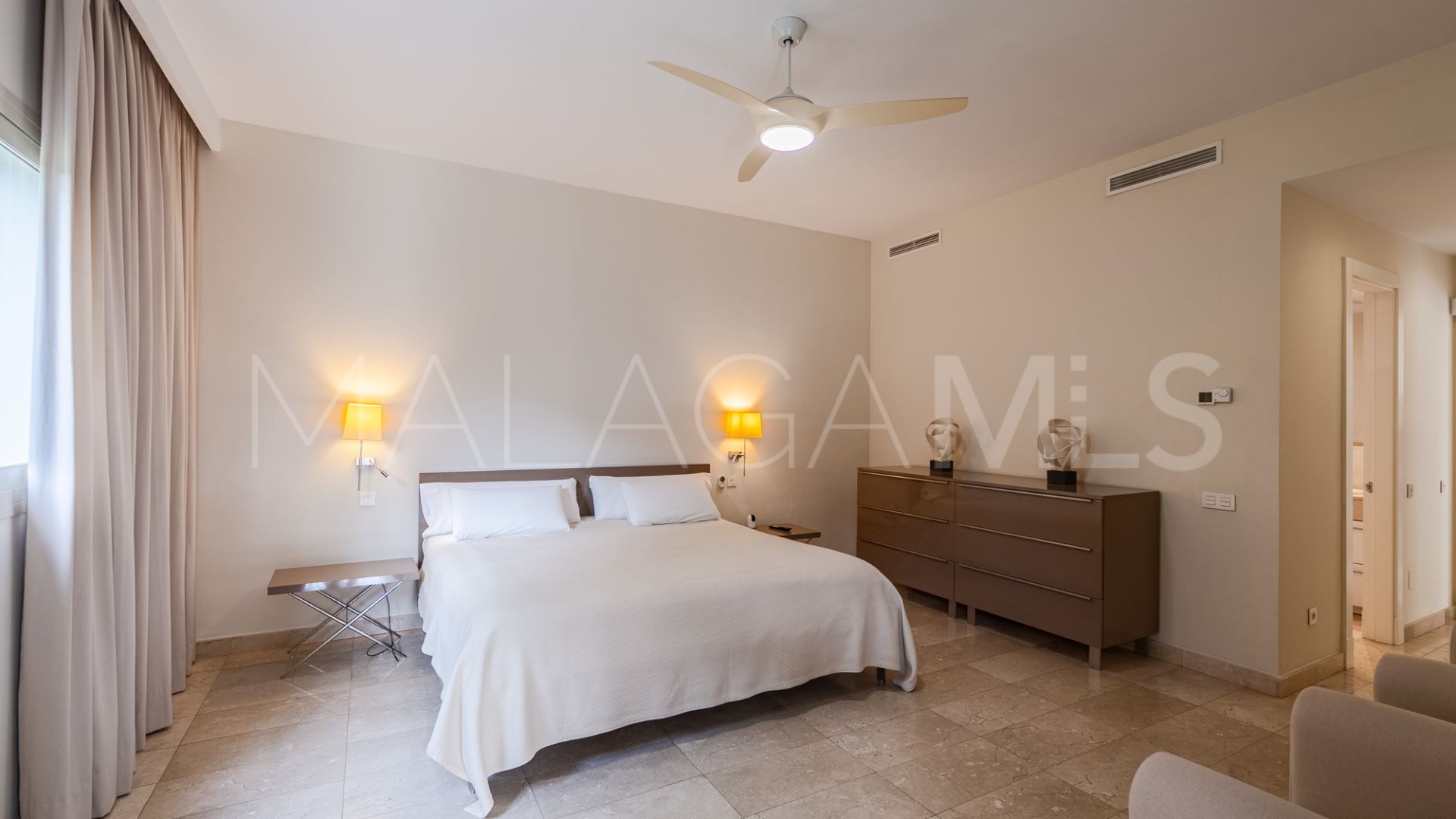 Villa for sale in Guadalmina Baja