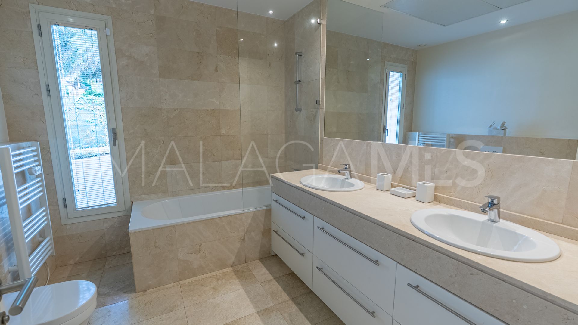 Villa for sale in Guadalmina Baja