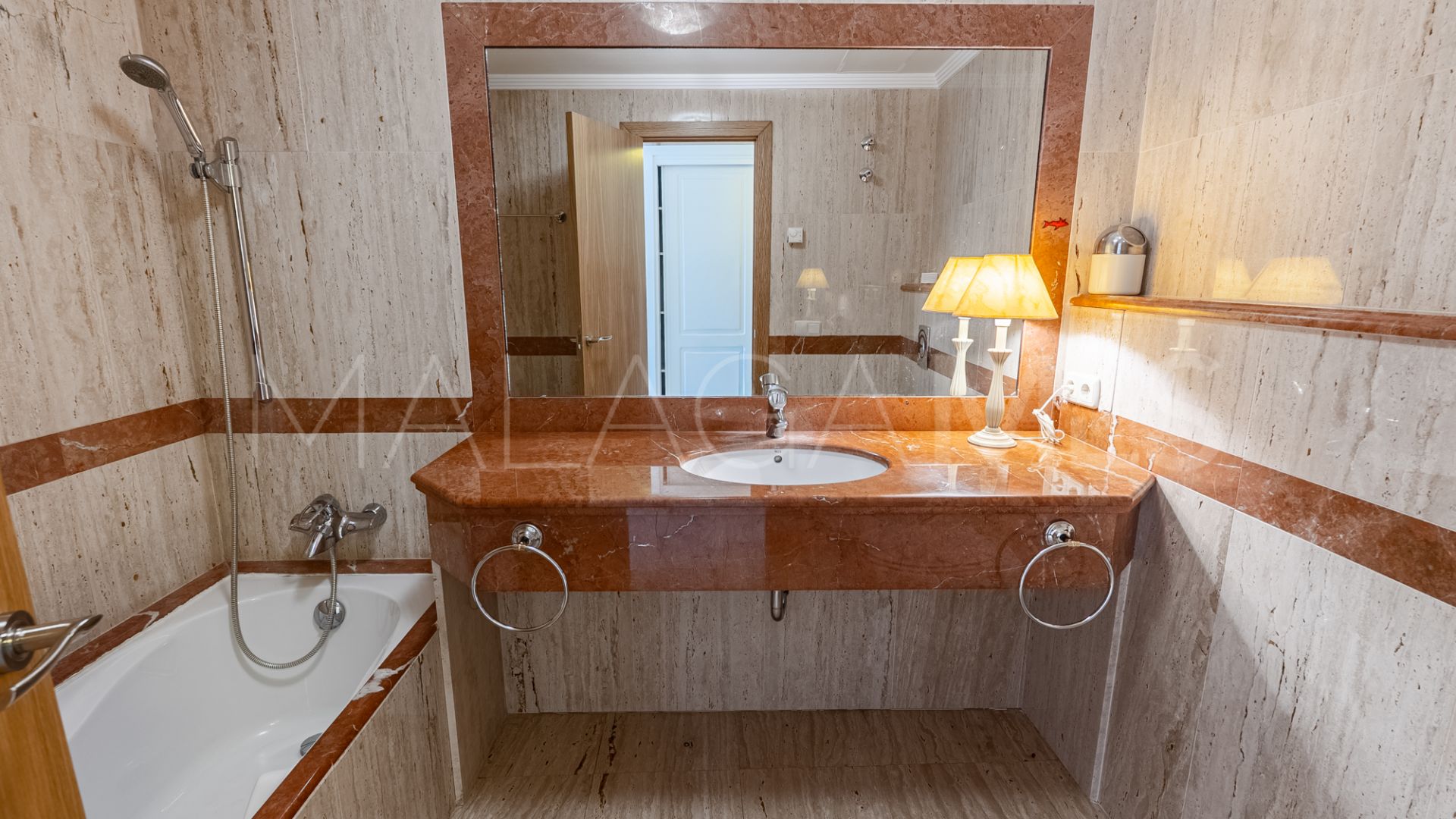 For sale Benahavis 2 bedrooms apartment