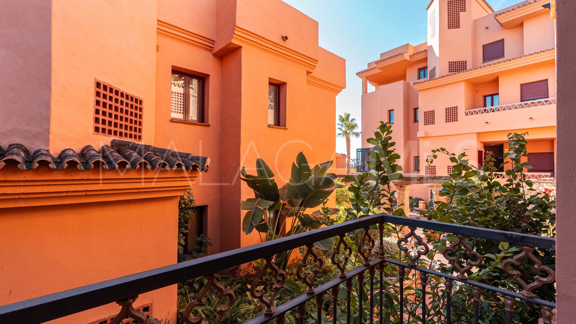 Altos del Paraiso apartment for sale