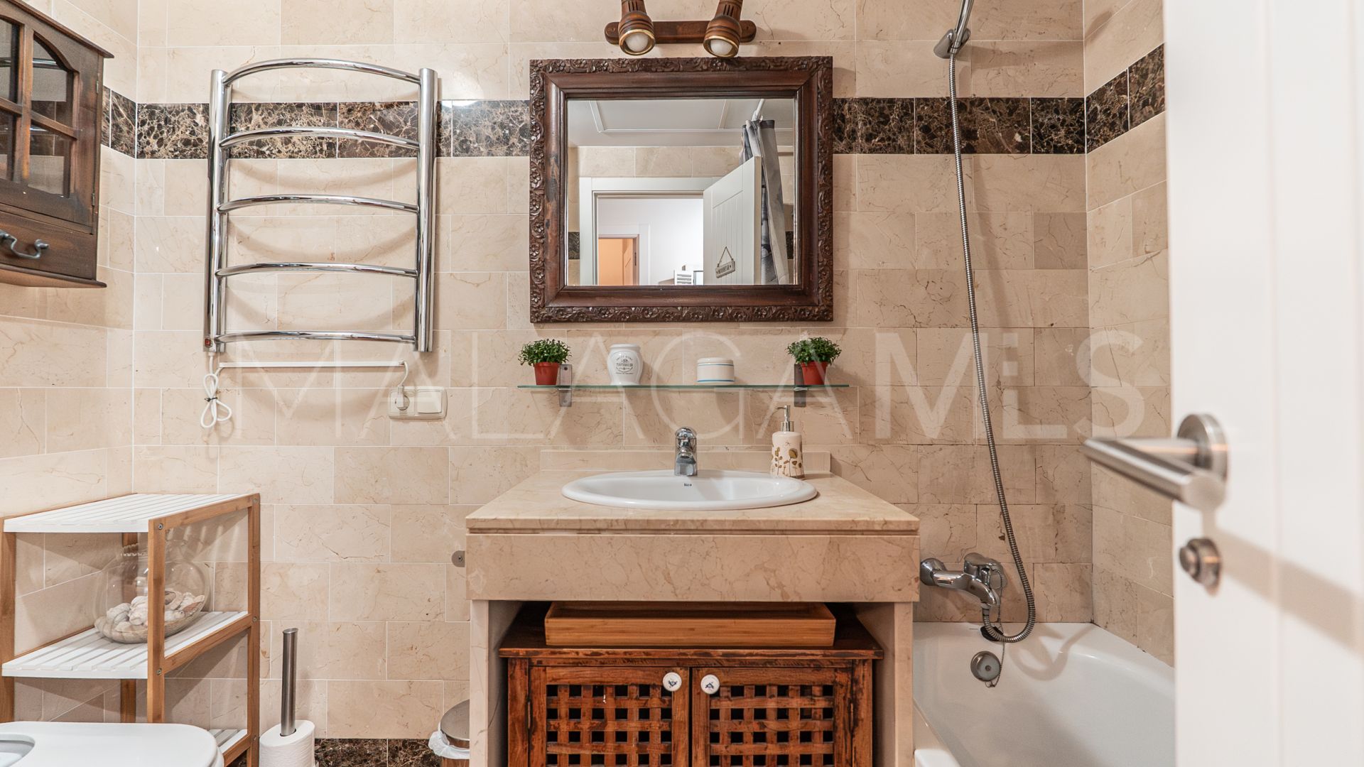 Altos del Paraiso apartment for sale