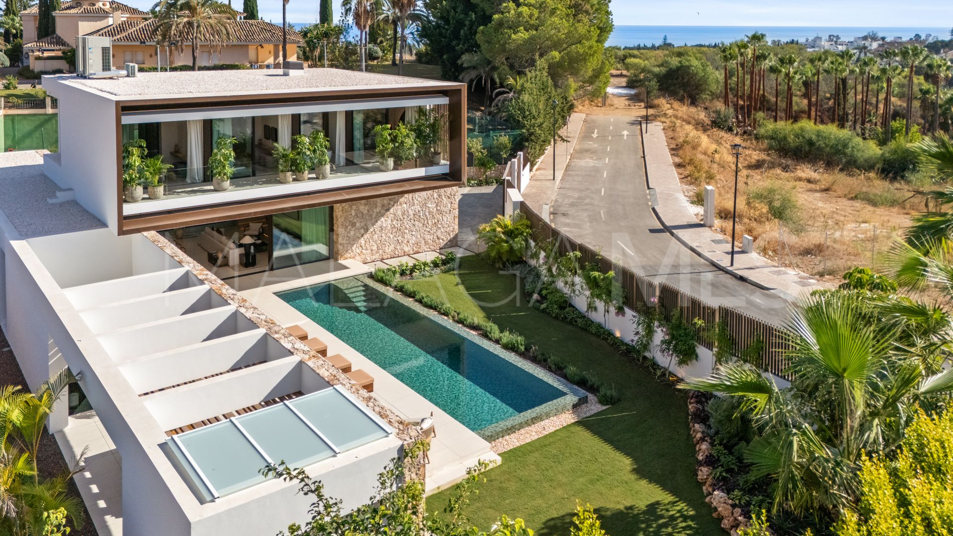 Se vende villa in Las Lomas de Marbella with 5 bedrooms