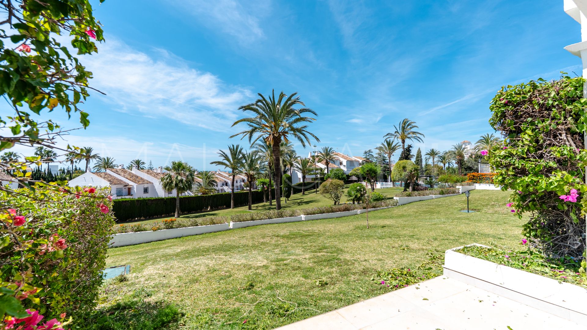 Erdgeschosswohnung for sale in Nueva Andalucia