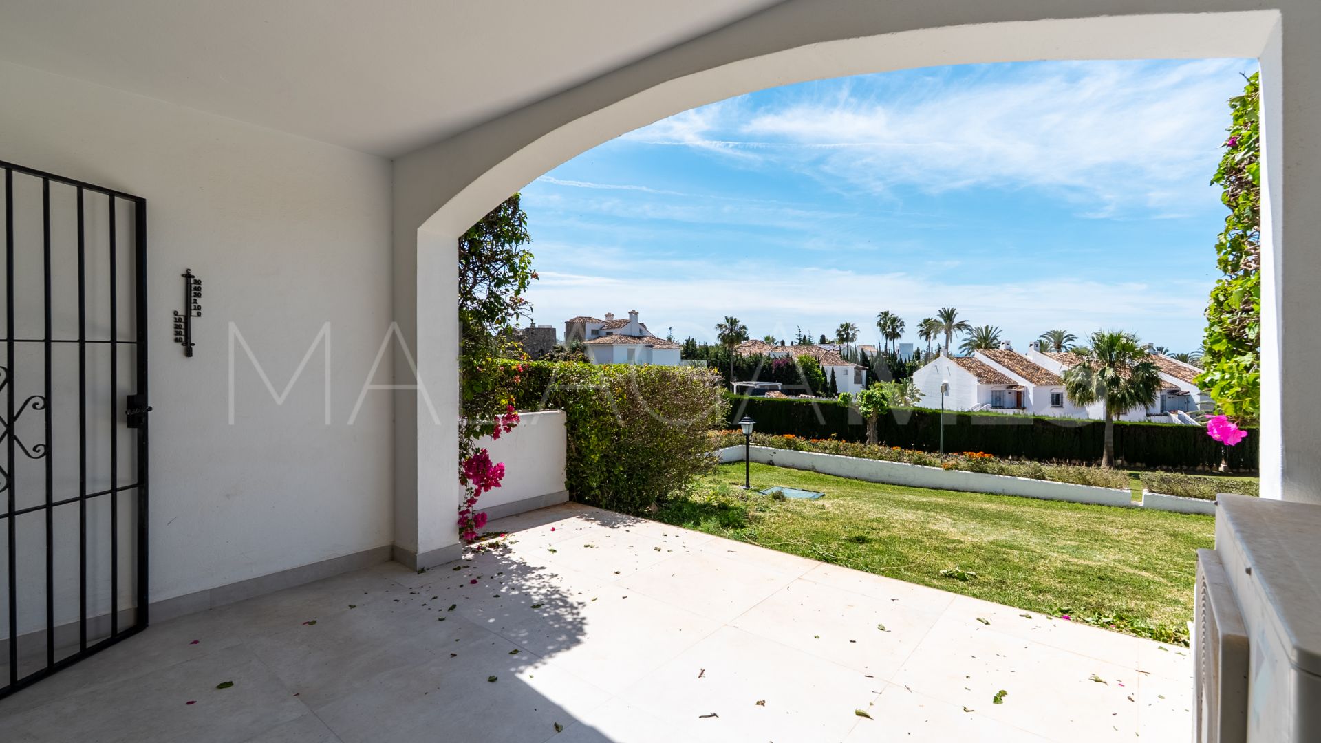 Erdgeschosswohnung for sale in Nueva Andalucia