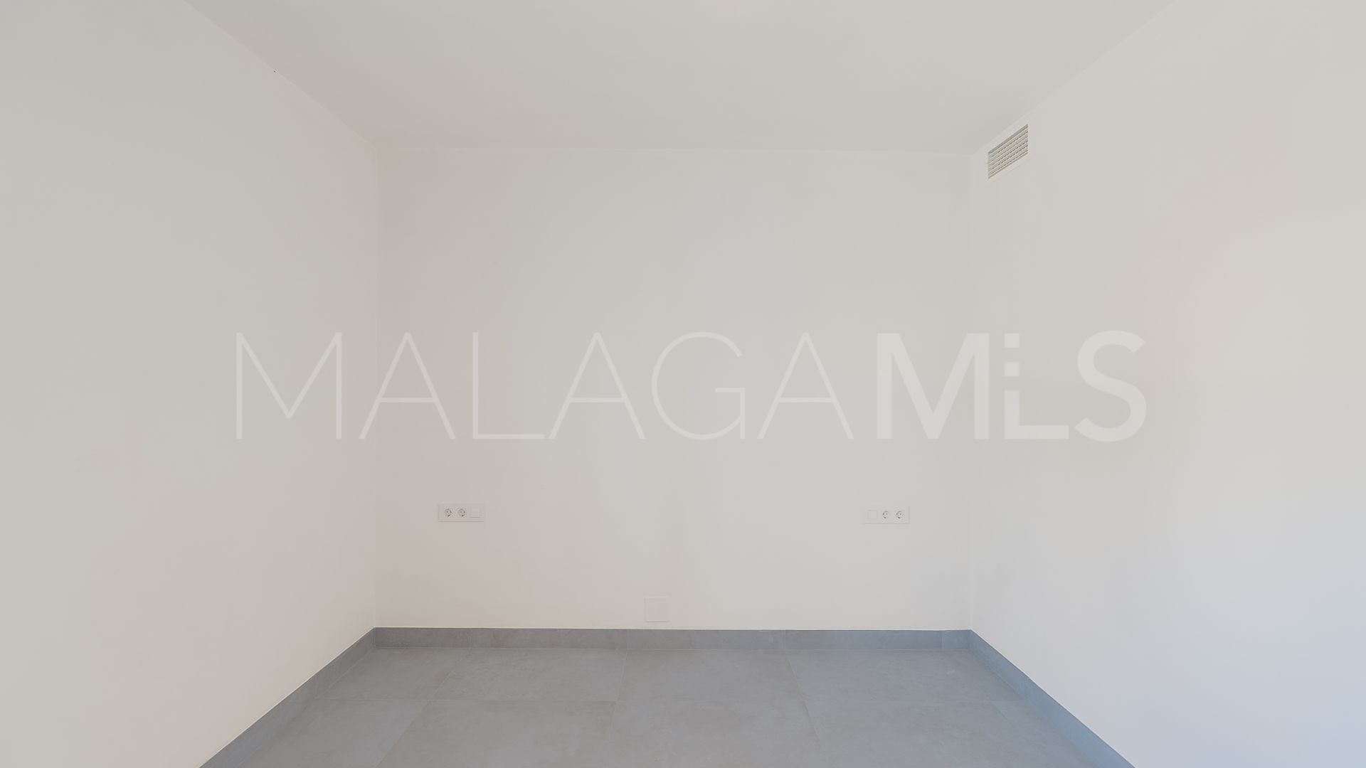 Erdgeschosswohnung for sale in Nueva Andalucia