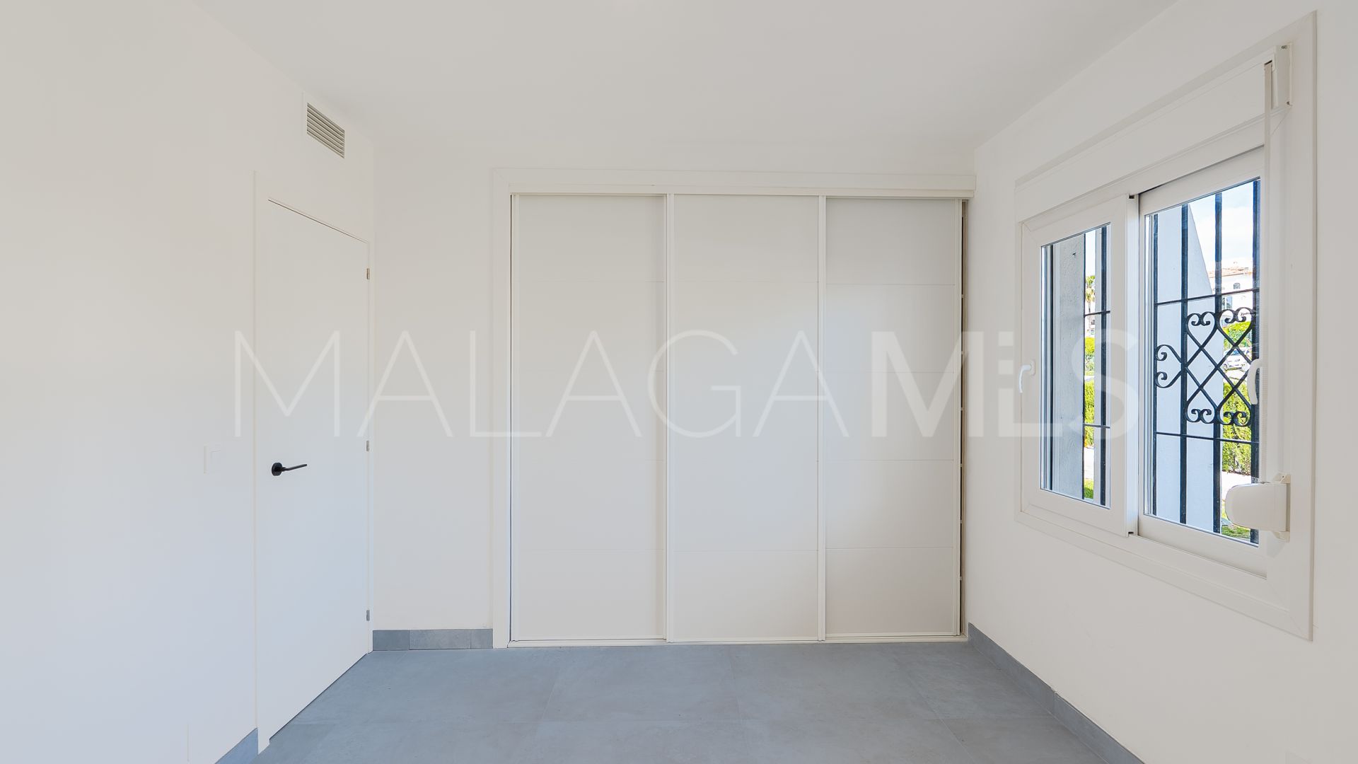 Erdgeschosswohnung for sale in Nueva Andalucia