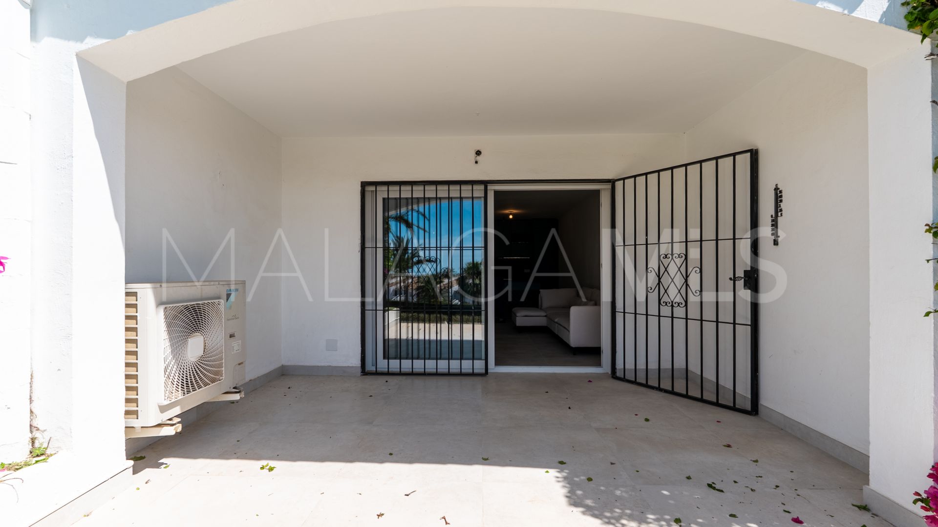 Erdgeschosswohnung for sale in Nueva Andalucia