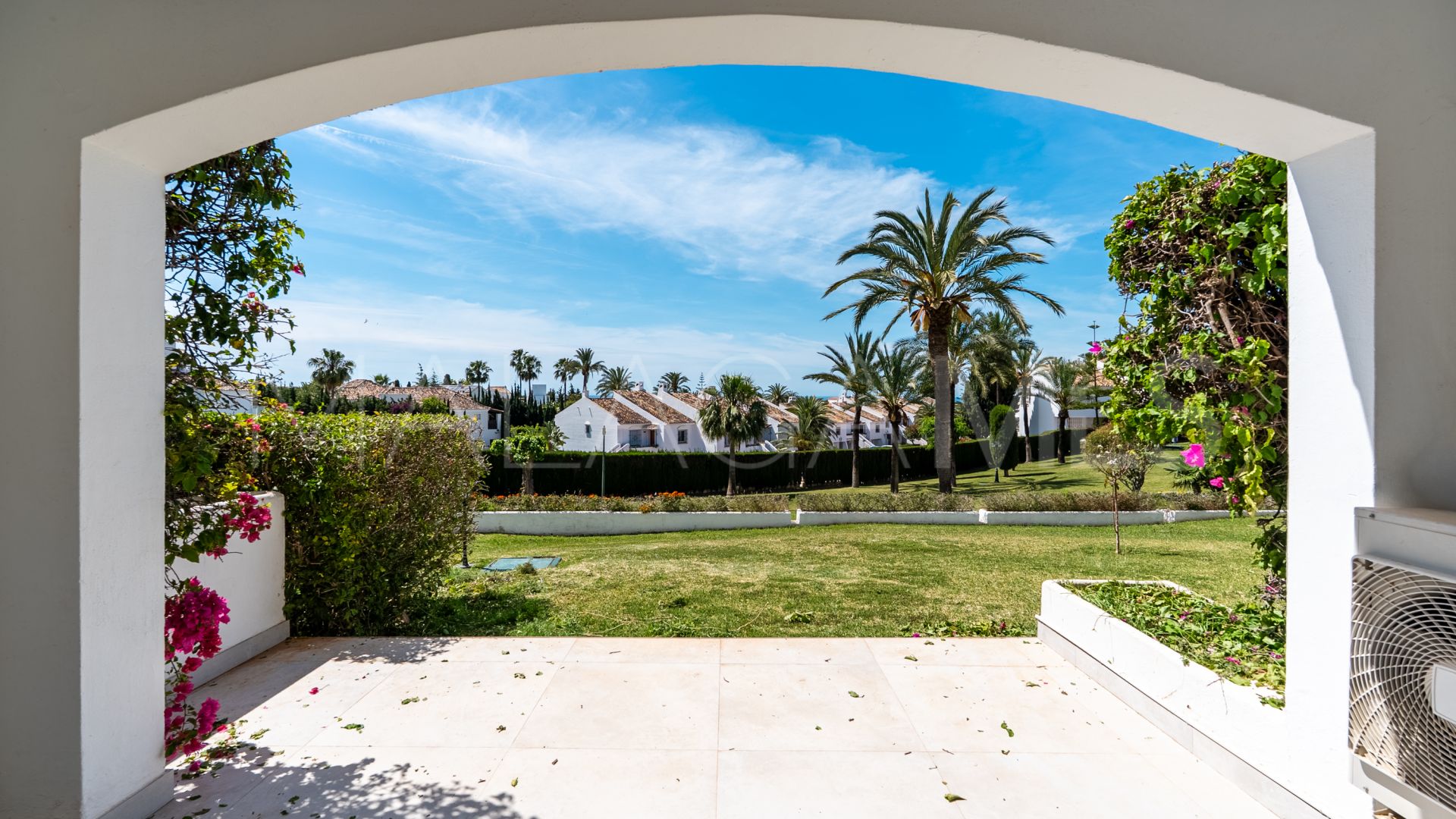 Erdgeschosswohnung for sale in Nueva Andalucia