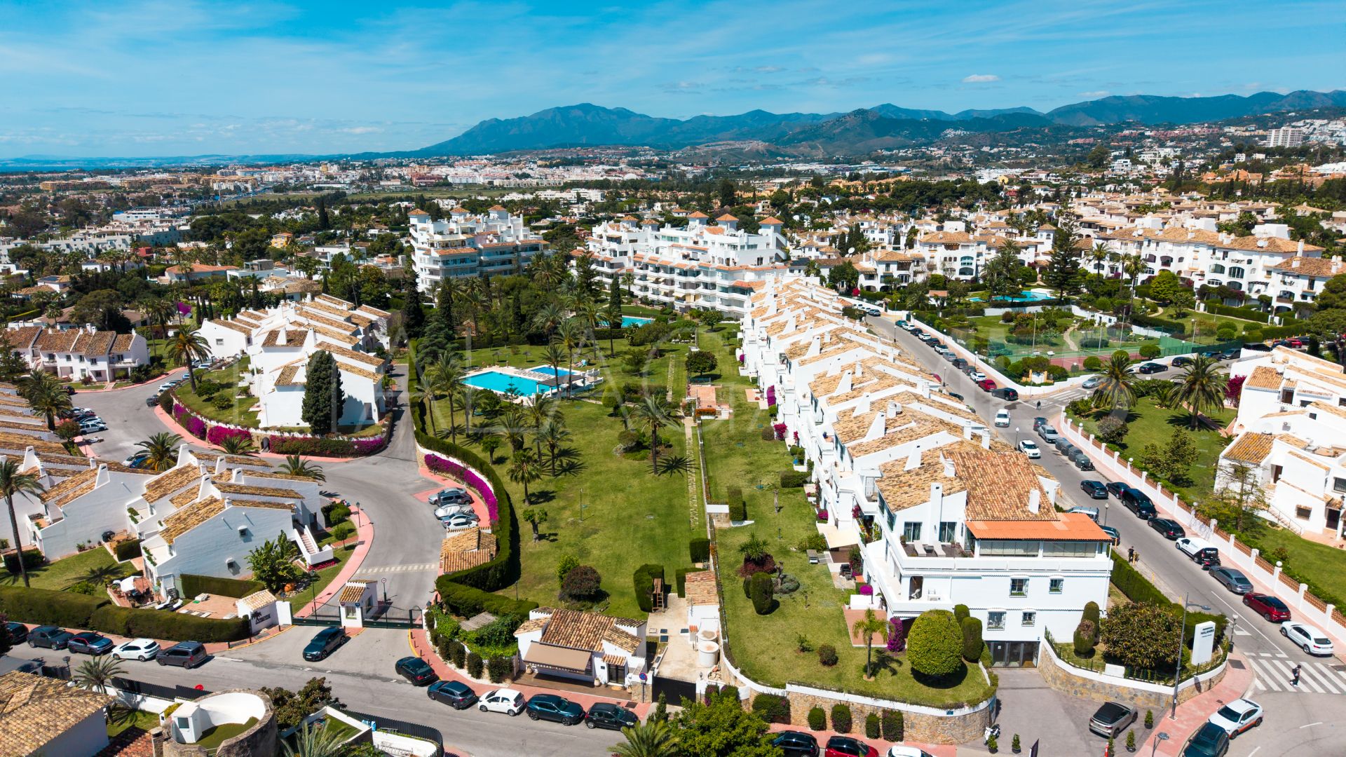 Erdgeschosswohnung for sale in Nueva Andalucia