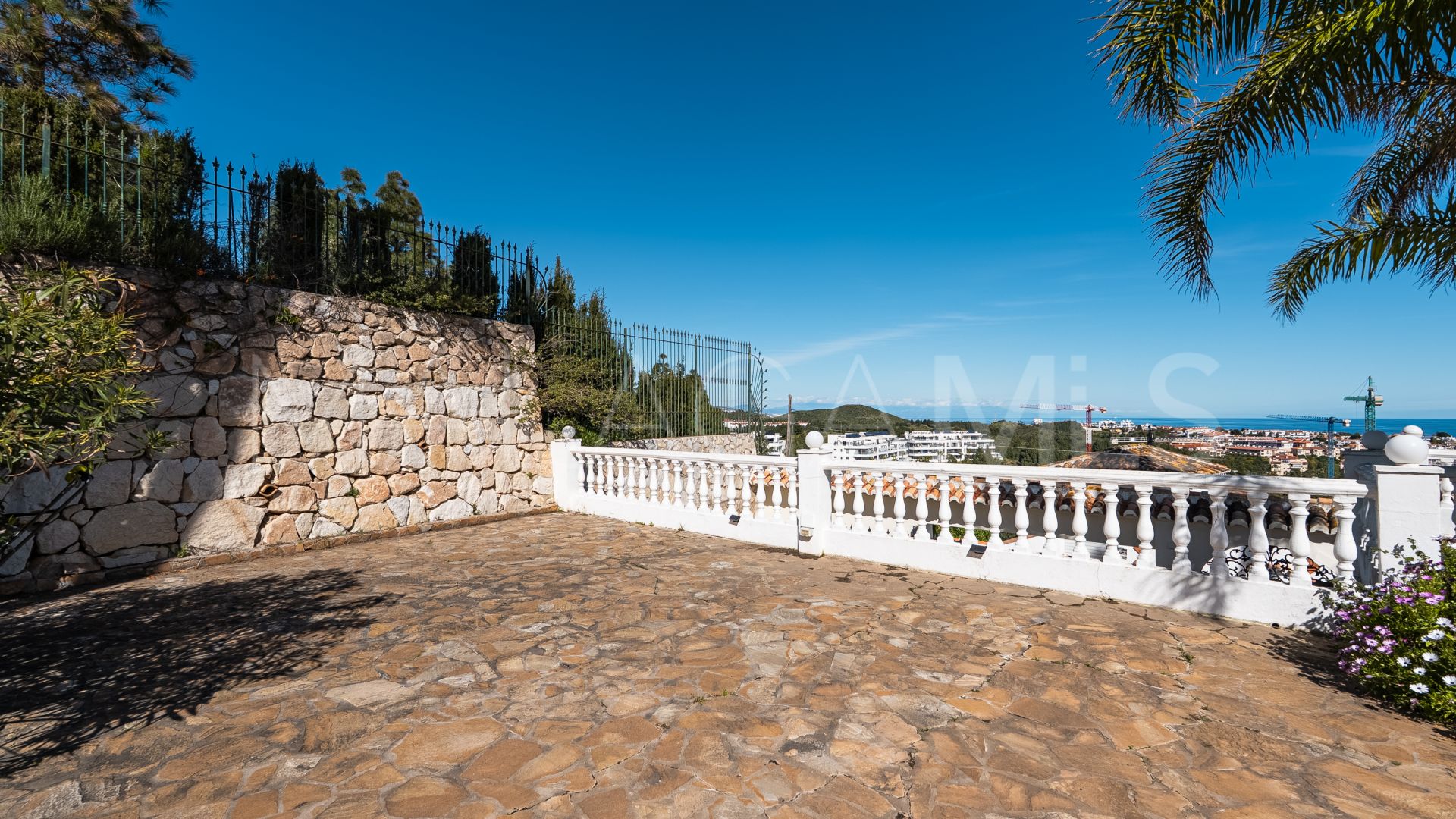 Villa for sale in El Chaparral