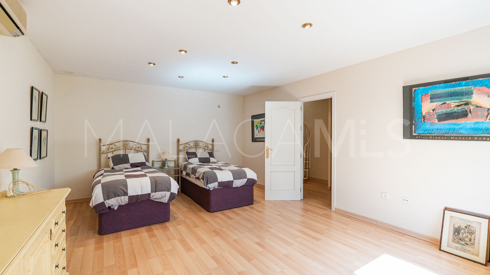 Villa for sale in El Chaparral