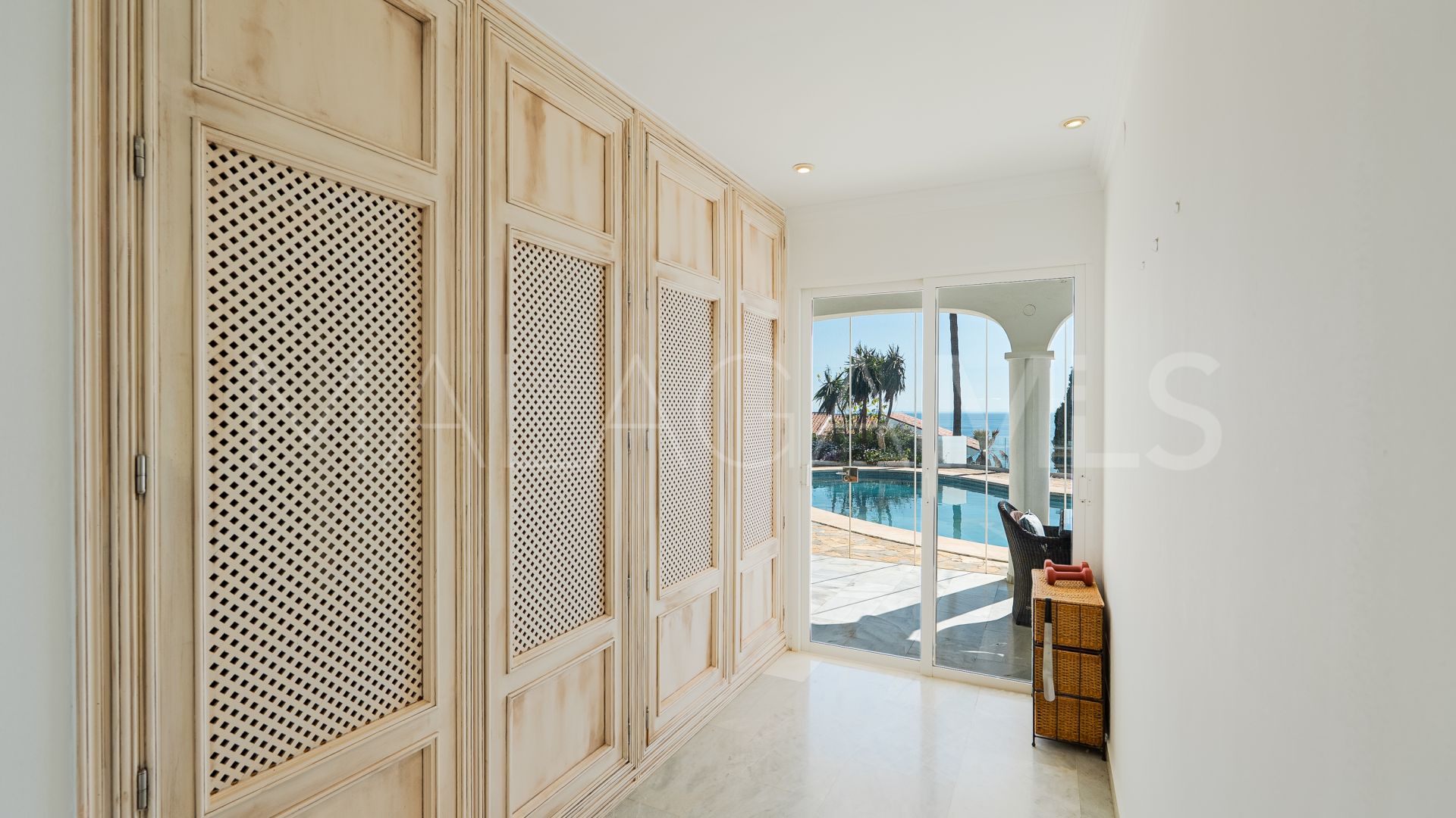 Villa for sale in El Chaparral