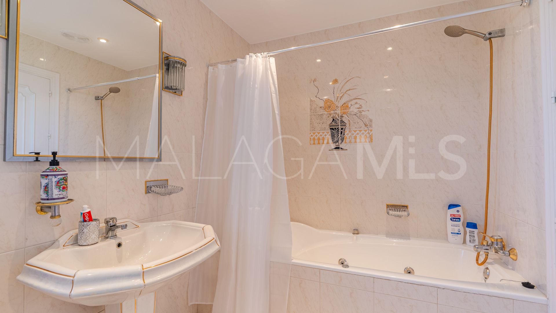 Villa for sale in El Chaparral