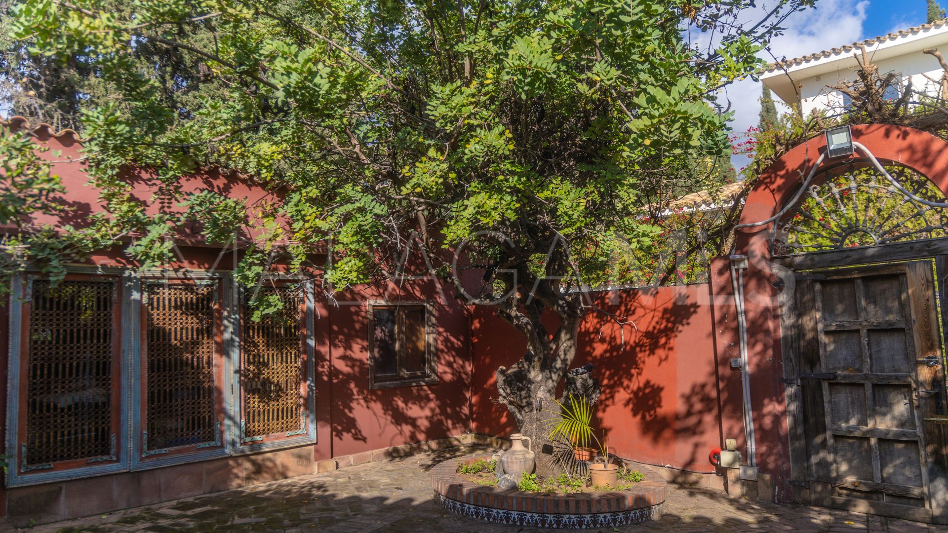 5 bedrooms villa for sale in Marbella Golden Mile