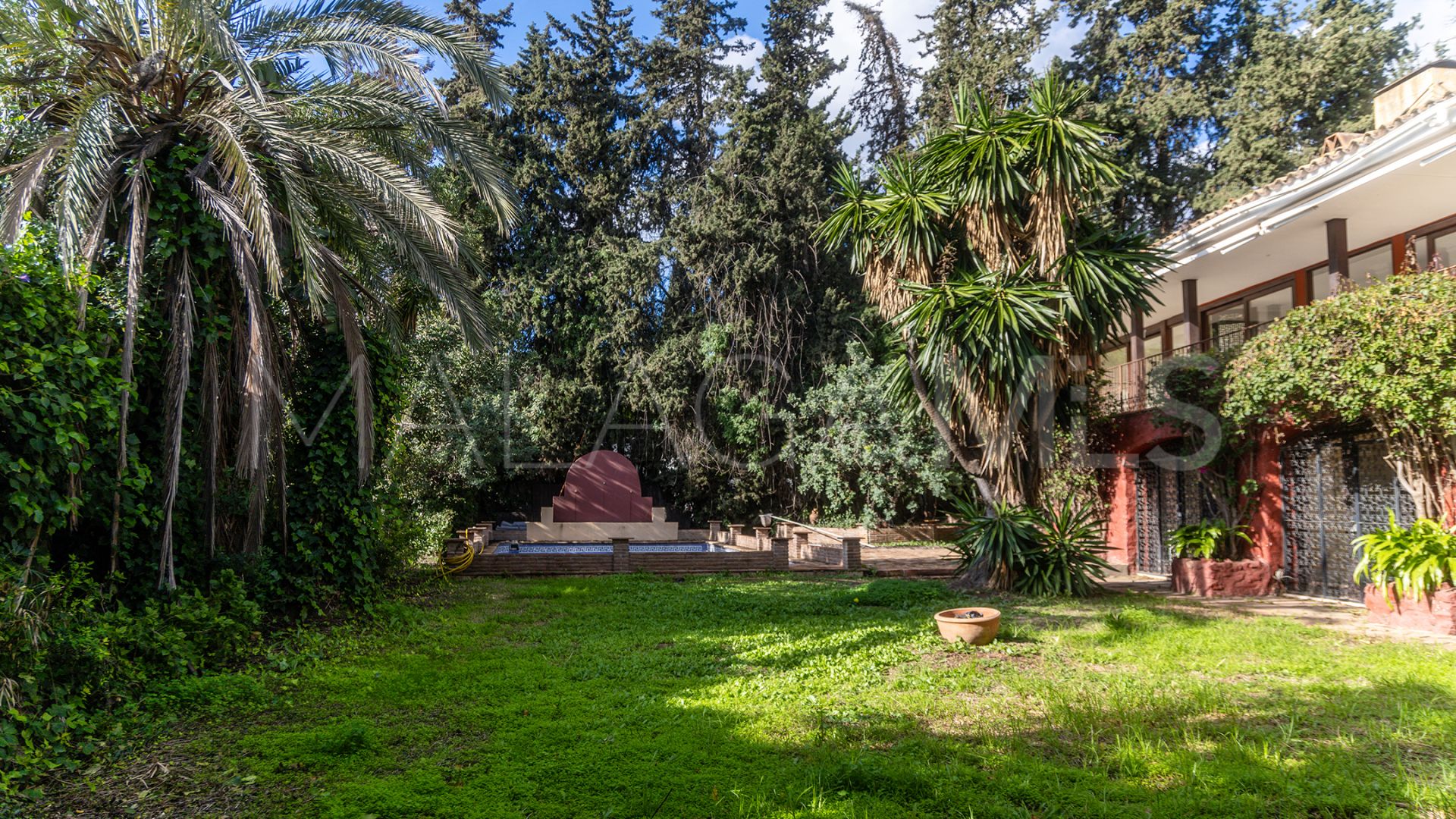 5 bedrooms villa for sale in Marbella Golden Mile
