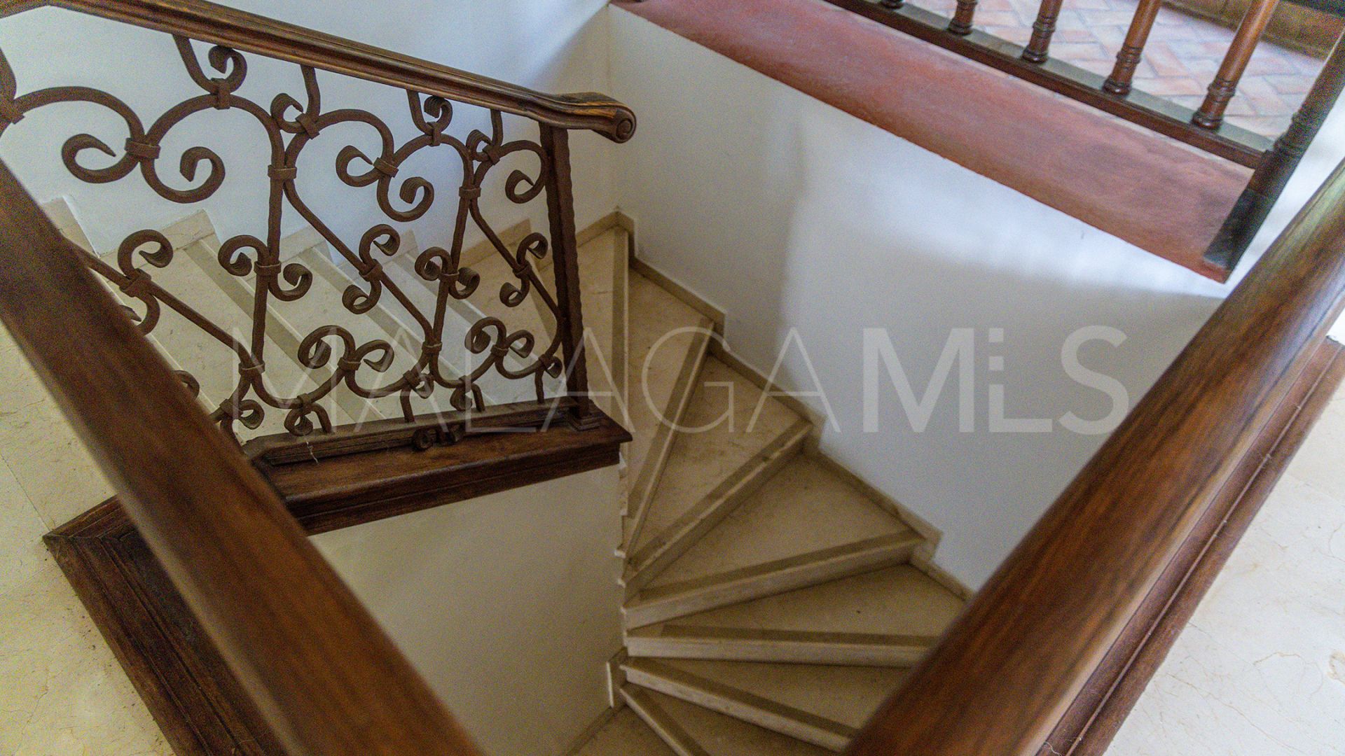 5 bedrooms villa for sale in Marbella Golden Mile