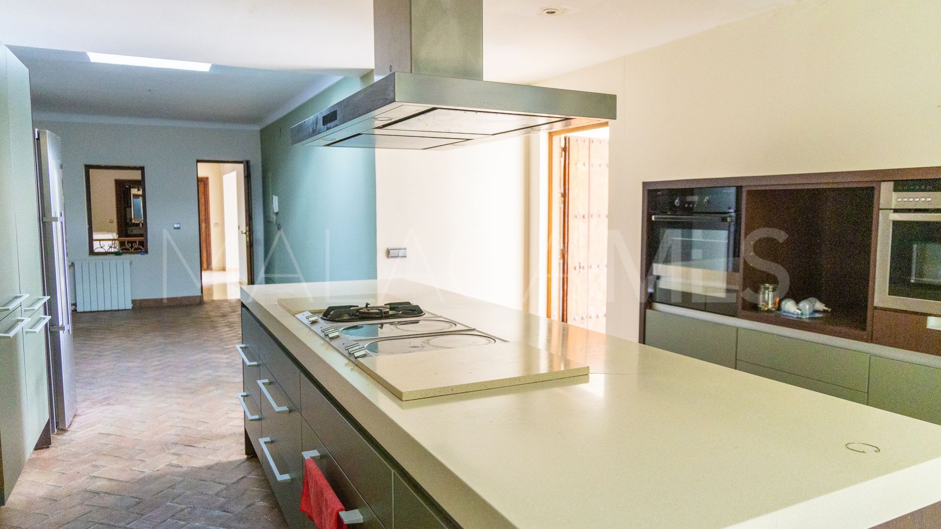 5 bedrooms villa for sale in Marbella Golden Mile