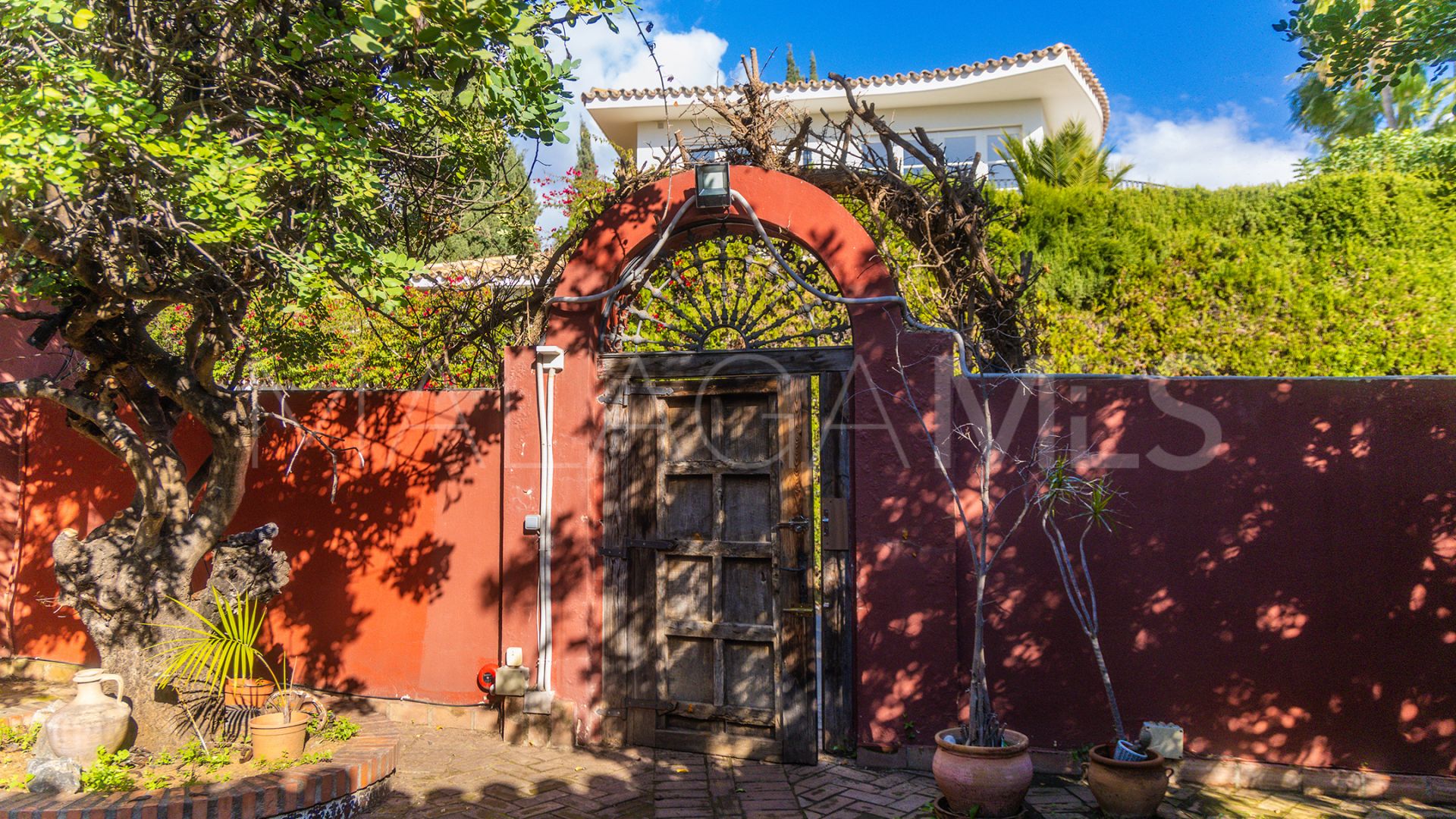 5 bedrooms villa for sale in Marbella Golden Mile