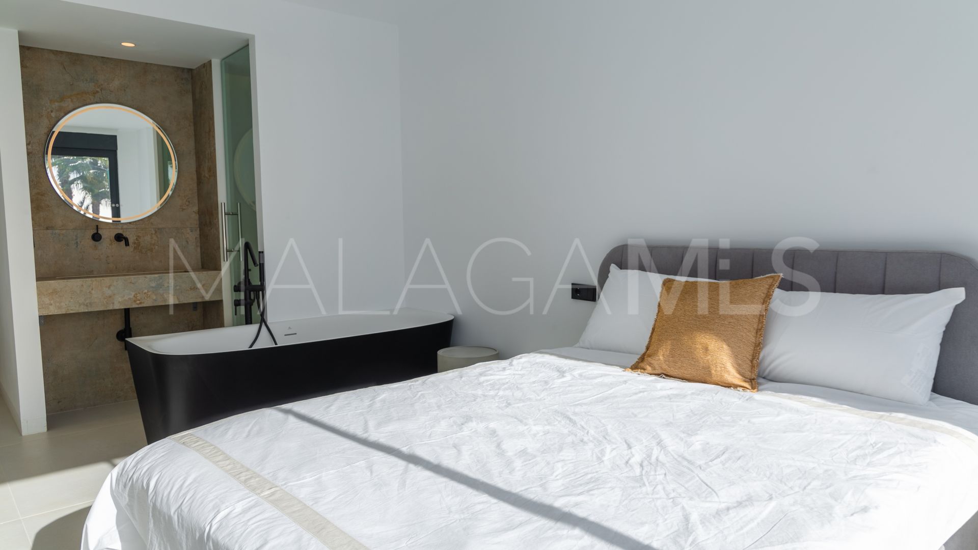 Duplex penthouse for sale in El Paraiso with 3 bedrooms