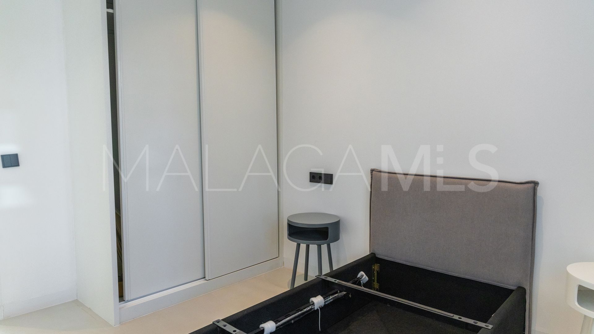 Duplex penthouse for sale in El Paraiso with 3 bedrooms