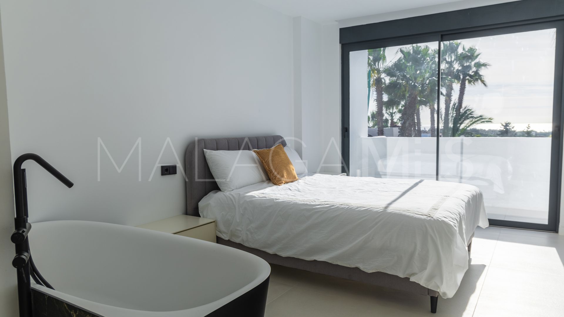 Duplex penthouse for sale in El Paraiso with 3 bedrooms