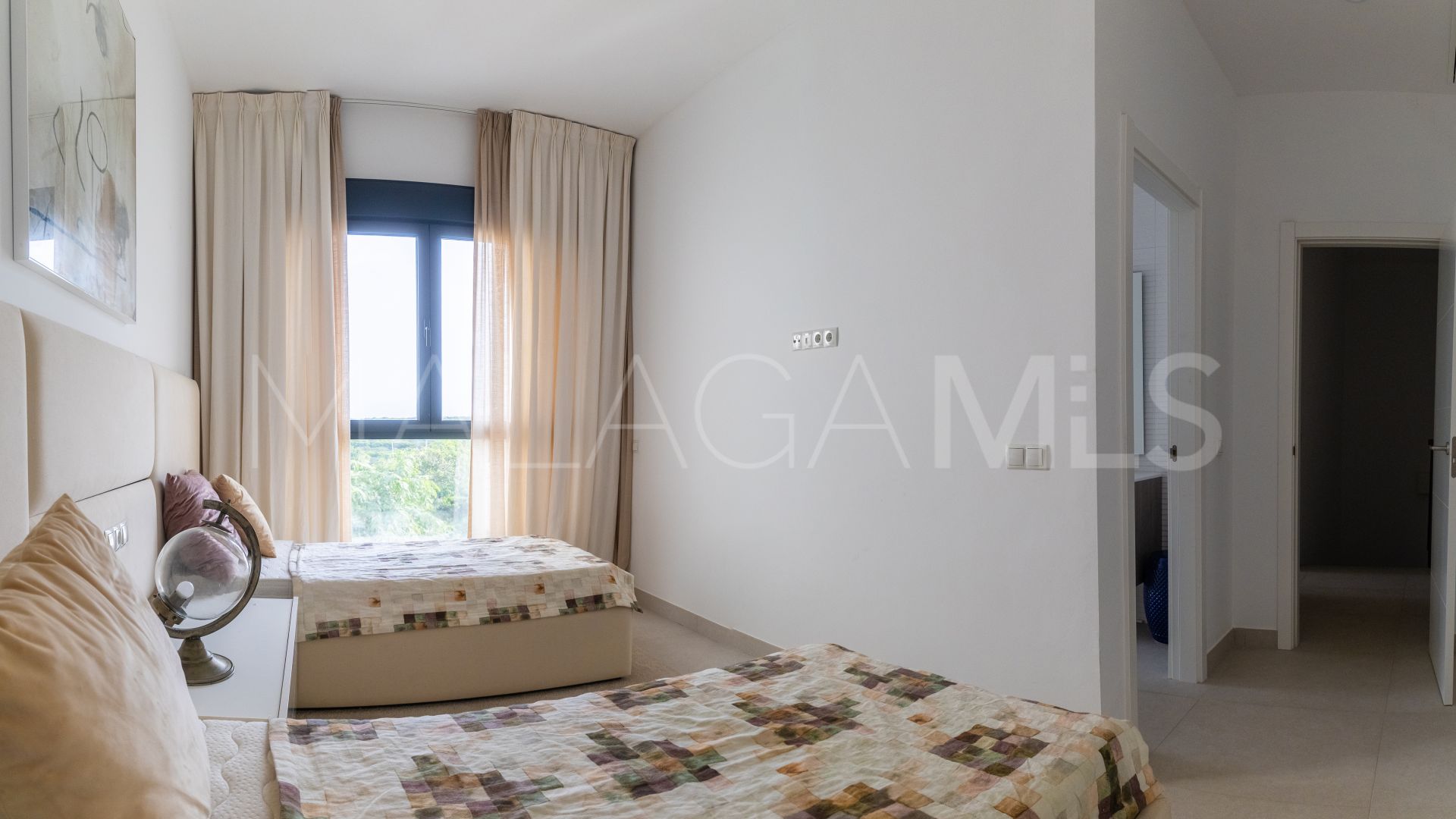 Villa jumelée for sale in Finca Cortesin