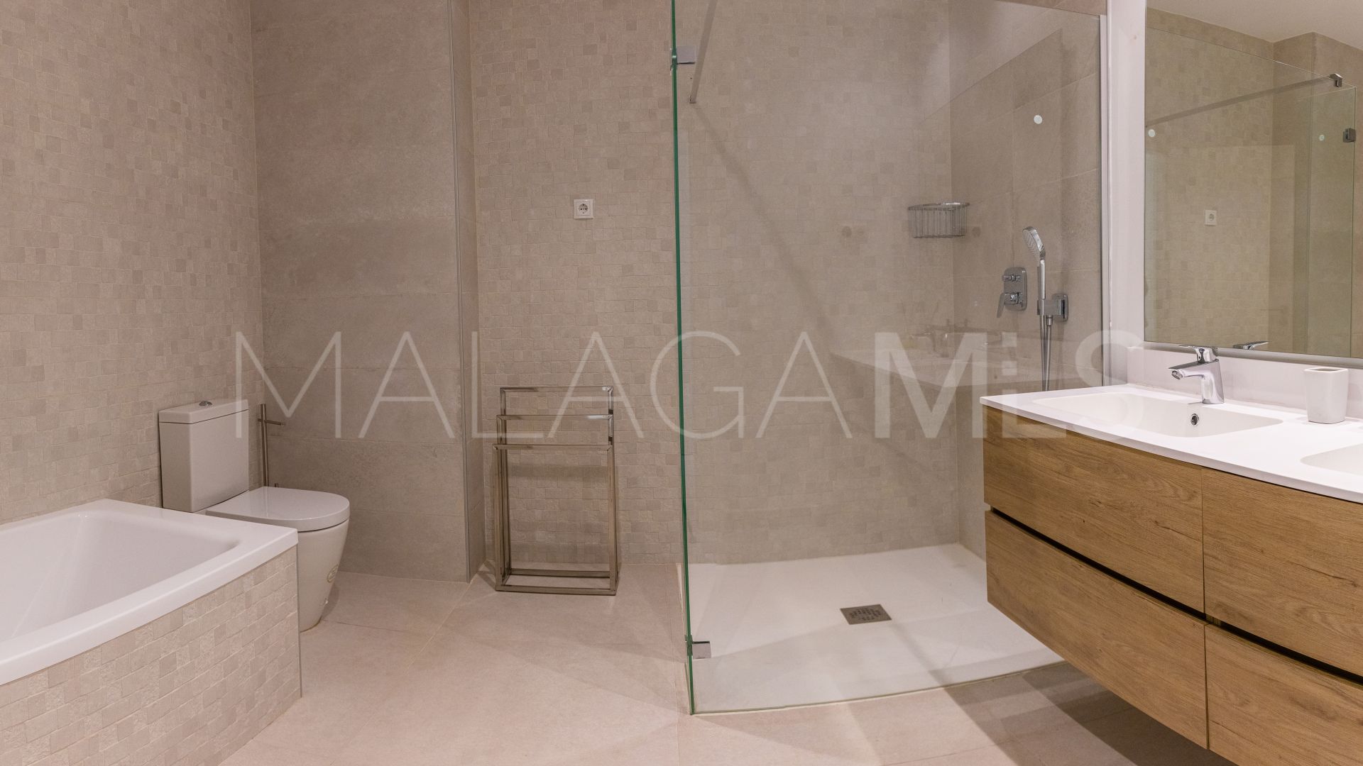 Villa jumelée for sale in Finca Cortesin