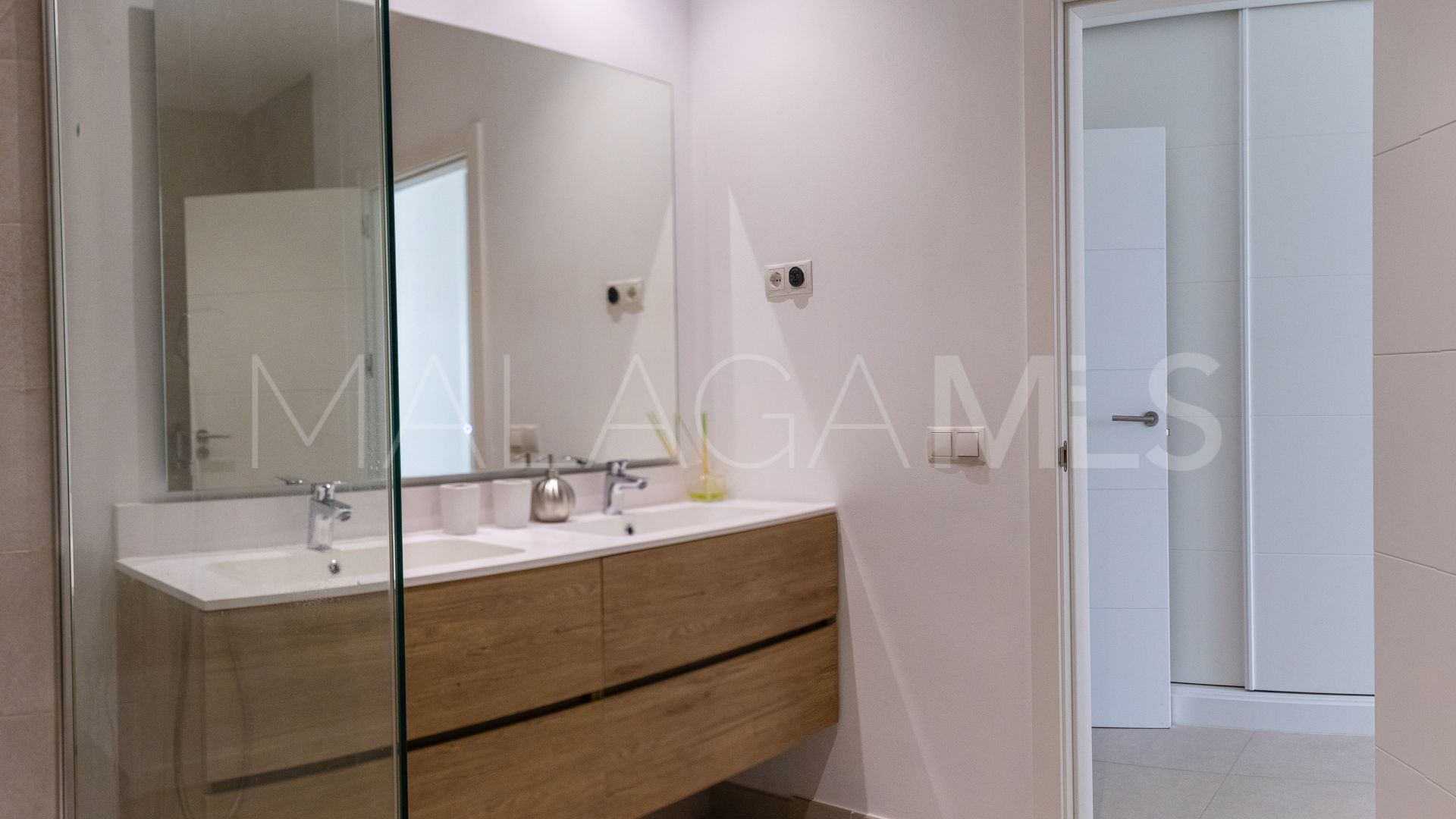 Villa jumelée for sale in Finca Cortesin