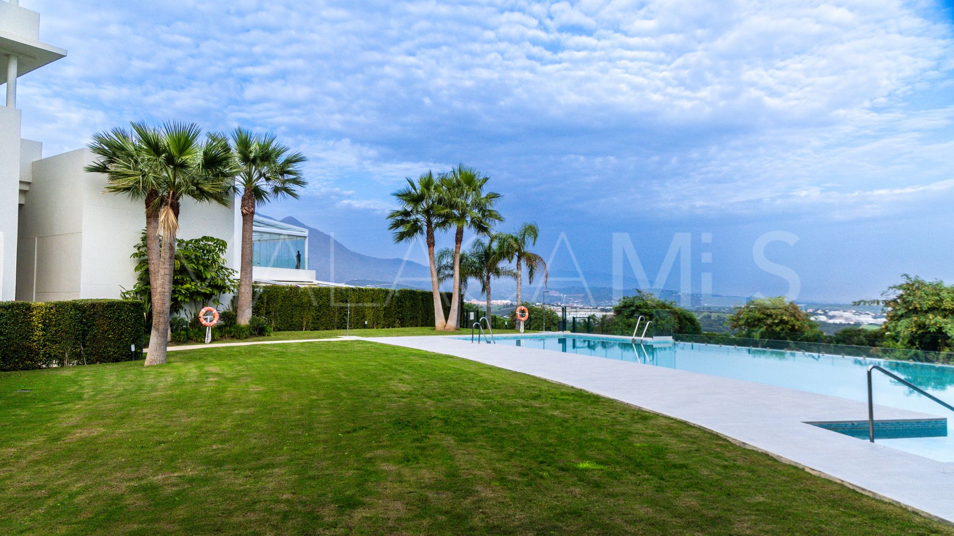 Villa jumelée for sale in Finca Cortesin