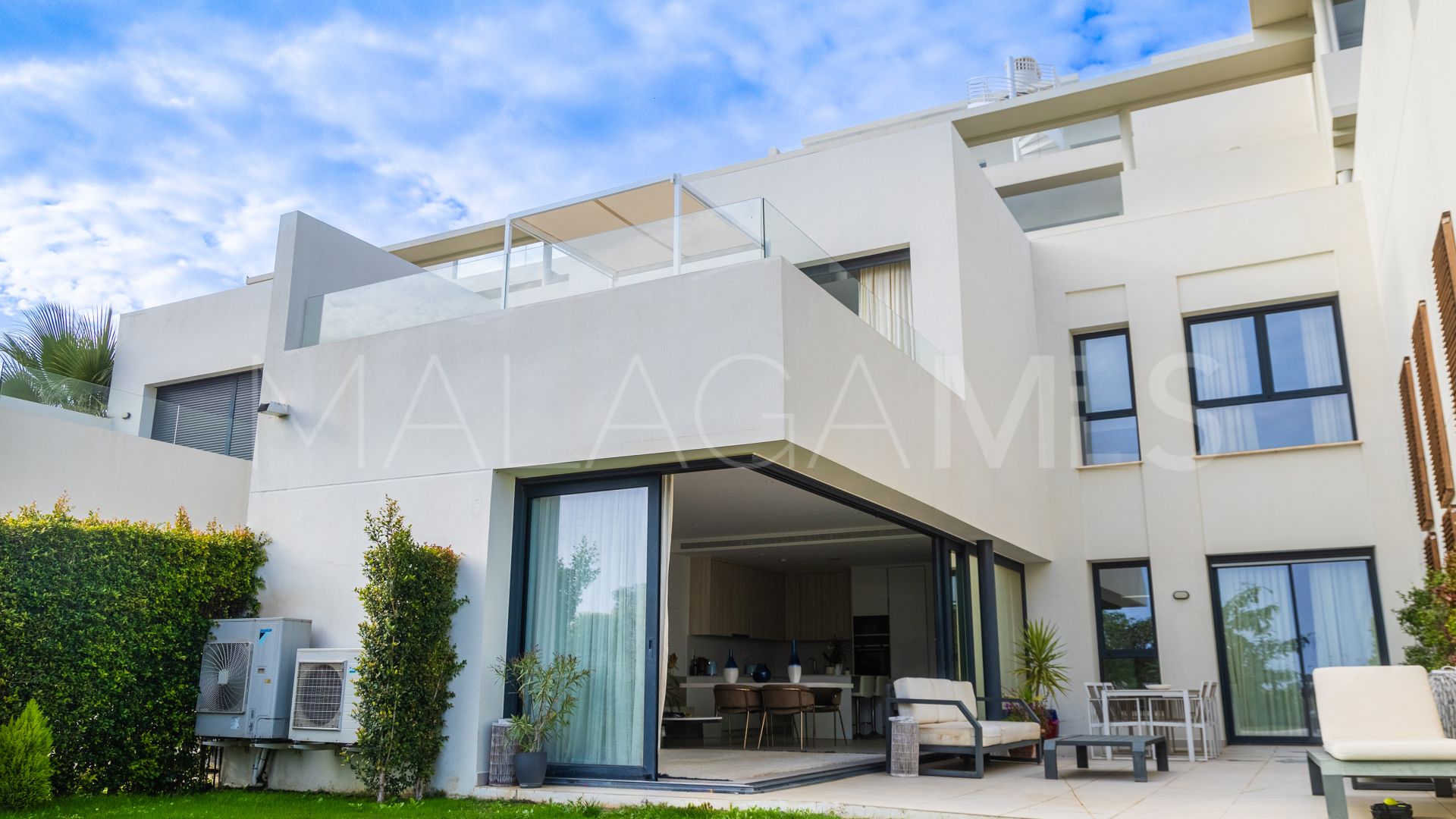 Villa jumelée for sale in Finca Cortesin