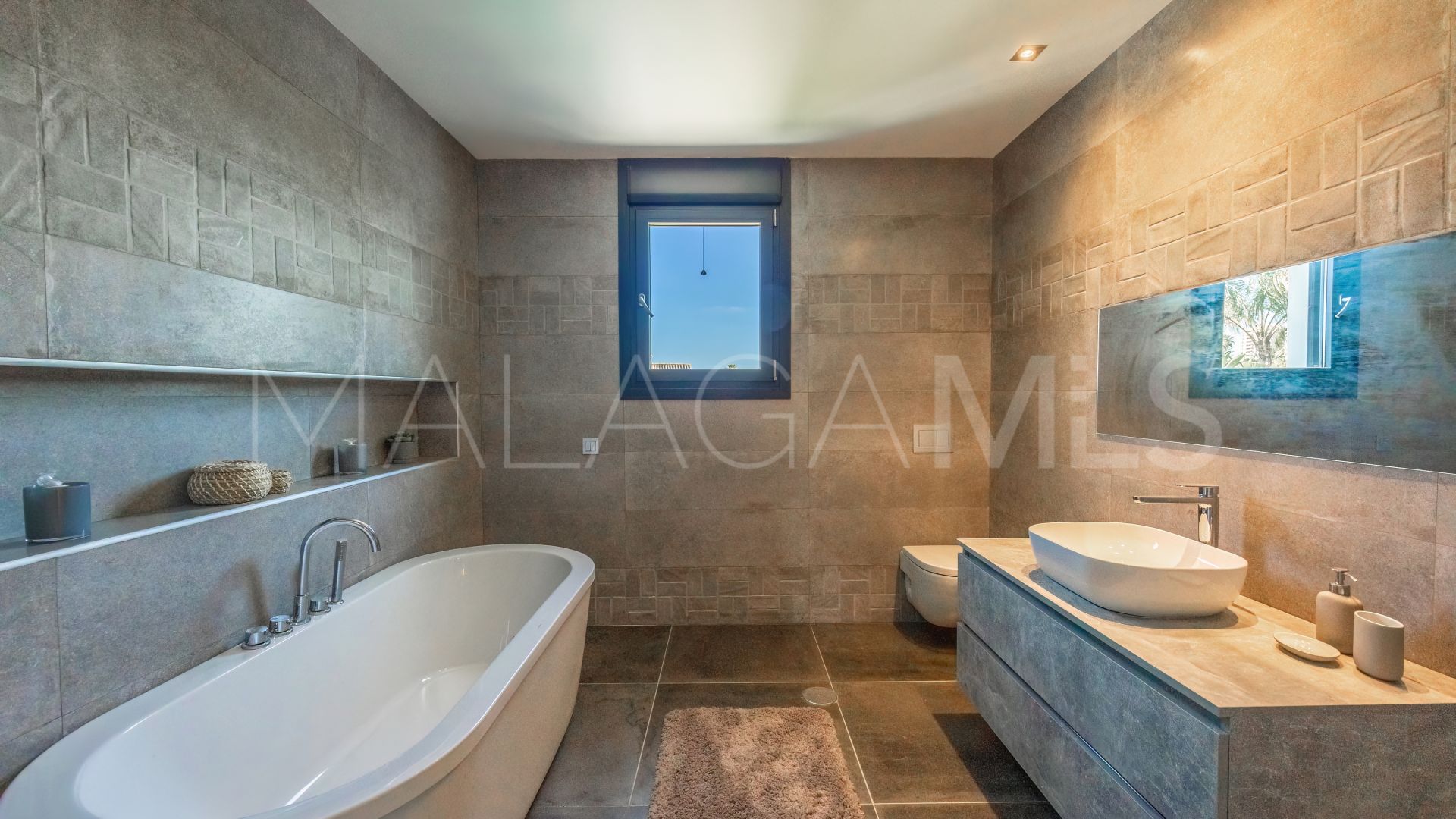 Villa with 6 bedrooms for sale in Nueva Andalucia