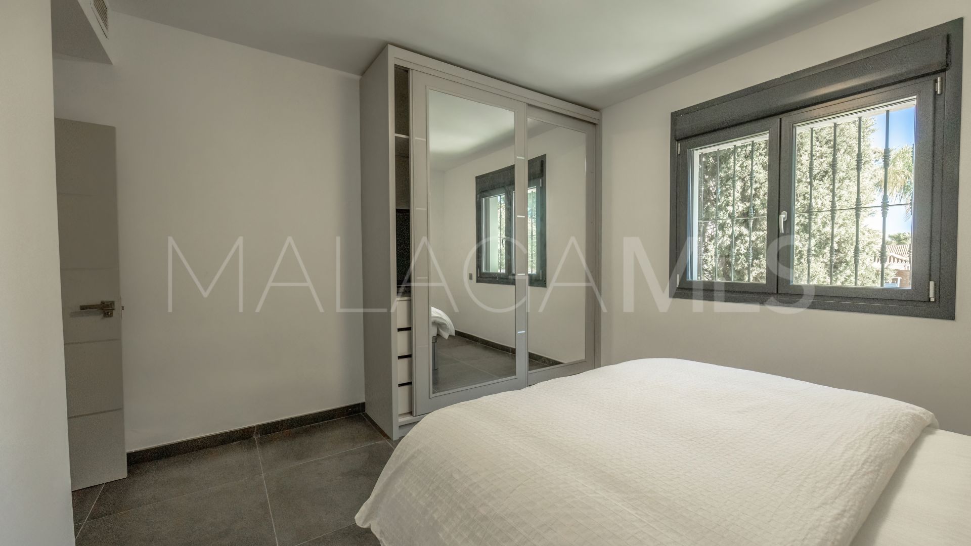 Villa with 6 bedrooms for sale in Nueva Andalucia