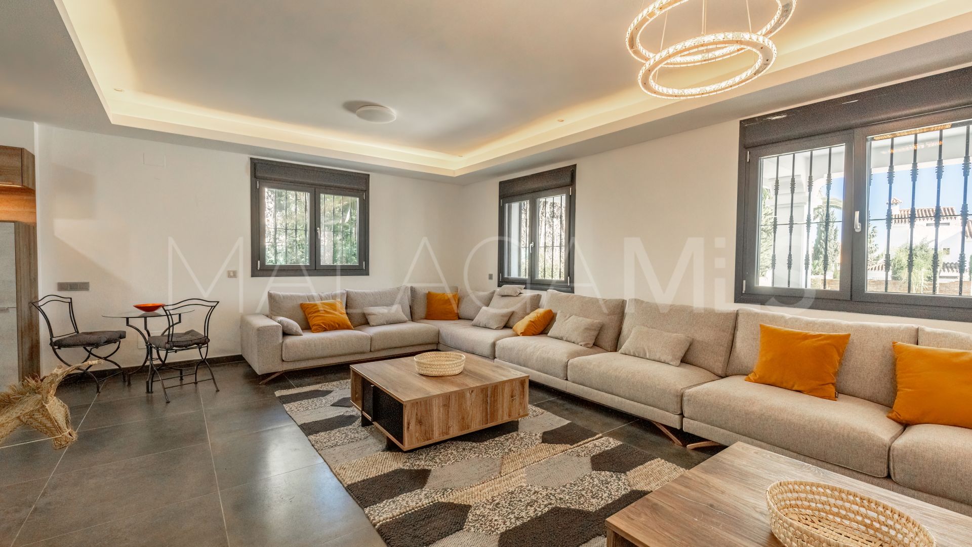 Villa with 6 bedrooms for sale in Nueva Andalucia