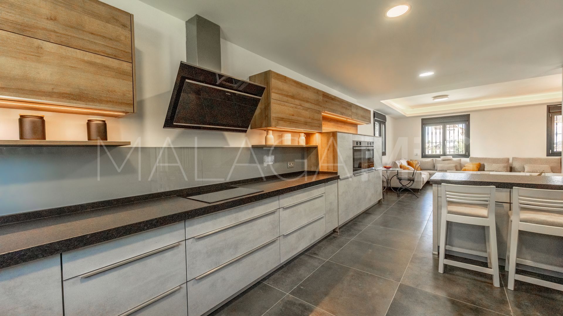 Villa with 6 bedrooms for sale in Nueva Andalucia
