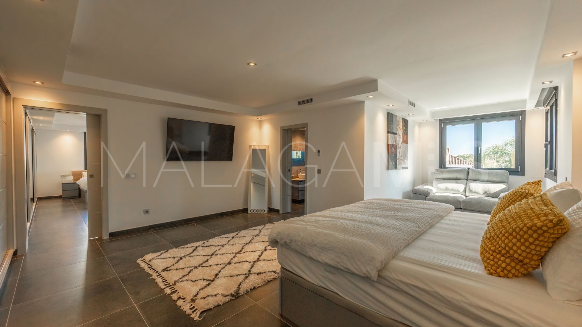 Villa with 6 bedrooms for sale in Nueva Andalucia