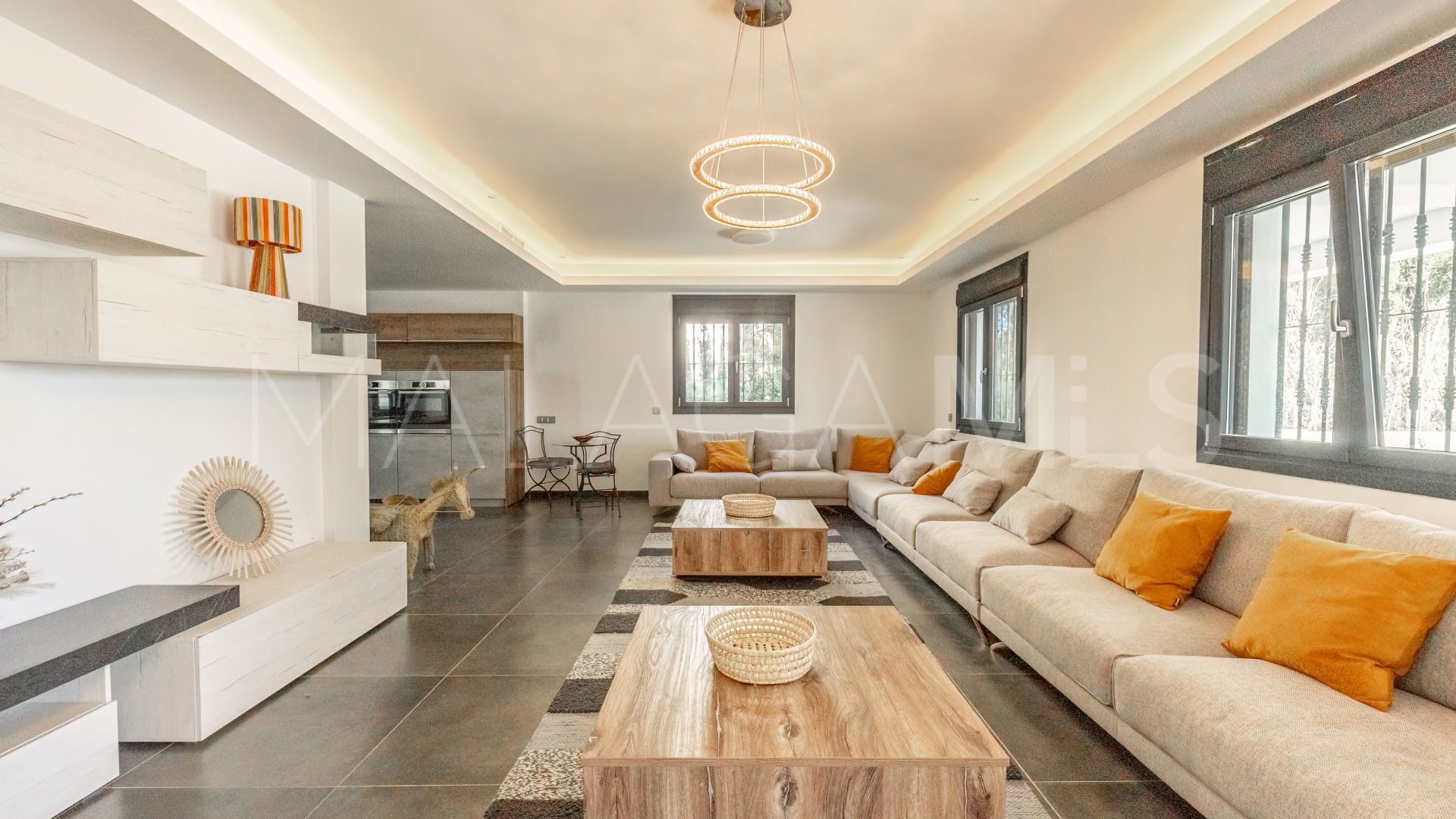 Villa with 6 bedrooms for sale in Nueva Andalucia