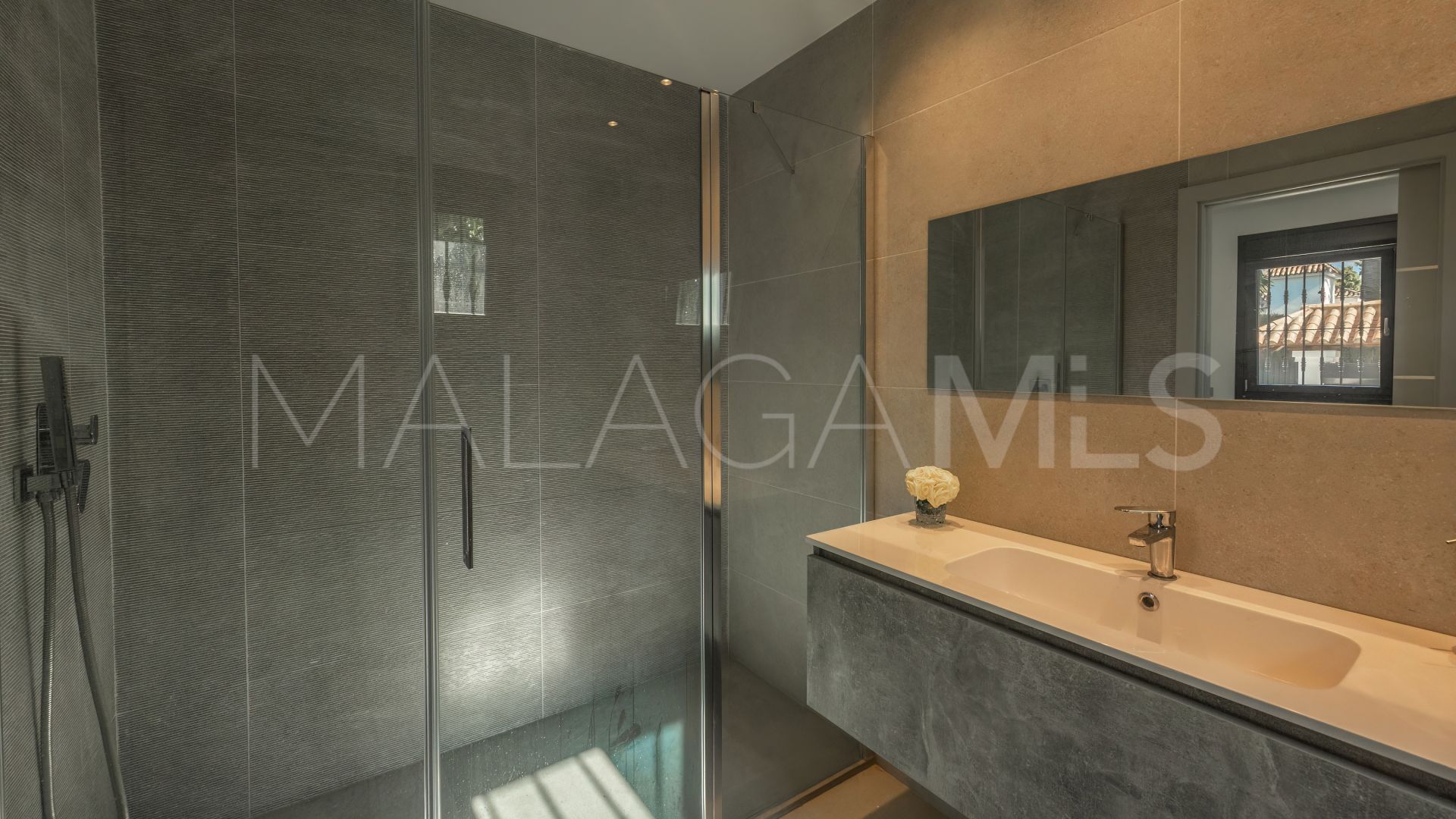 Villa with 6 bedrooms for sale in Nueva Andalucia