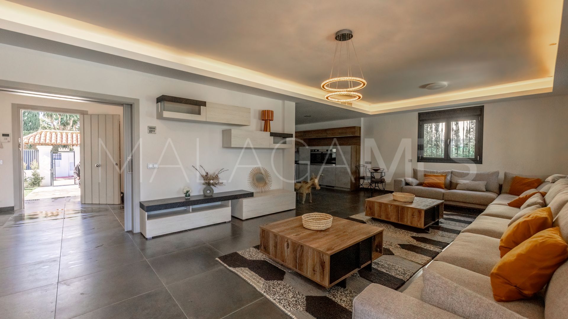 Villa with 6 bedrooms for sale in Nueva Andalucia