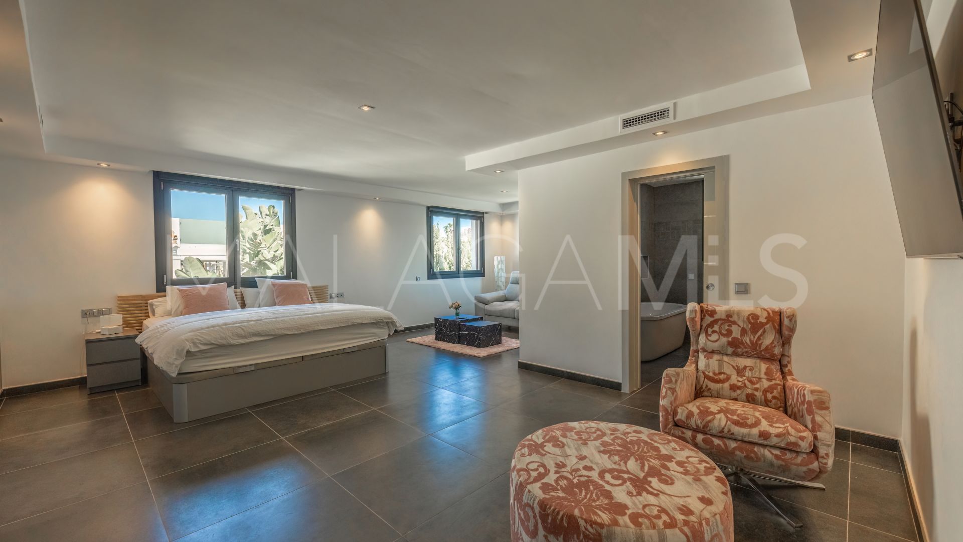 Villa with 6 bedrooms for sale in Nueva Andalucia