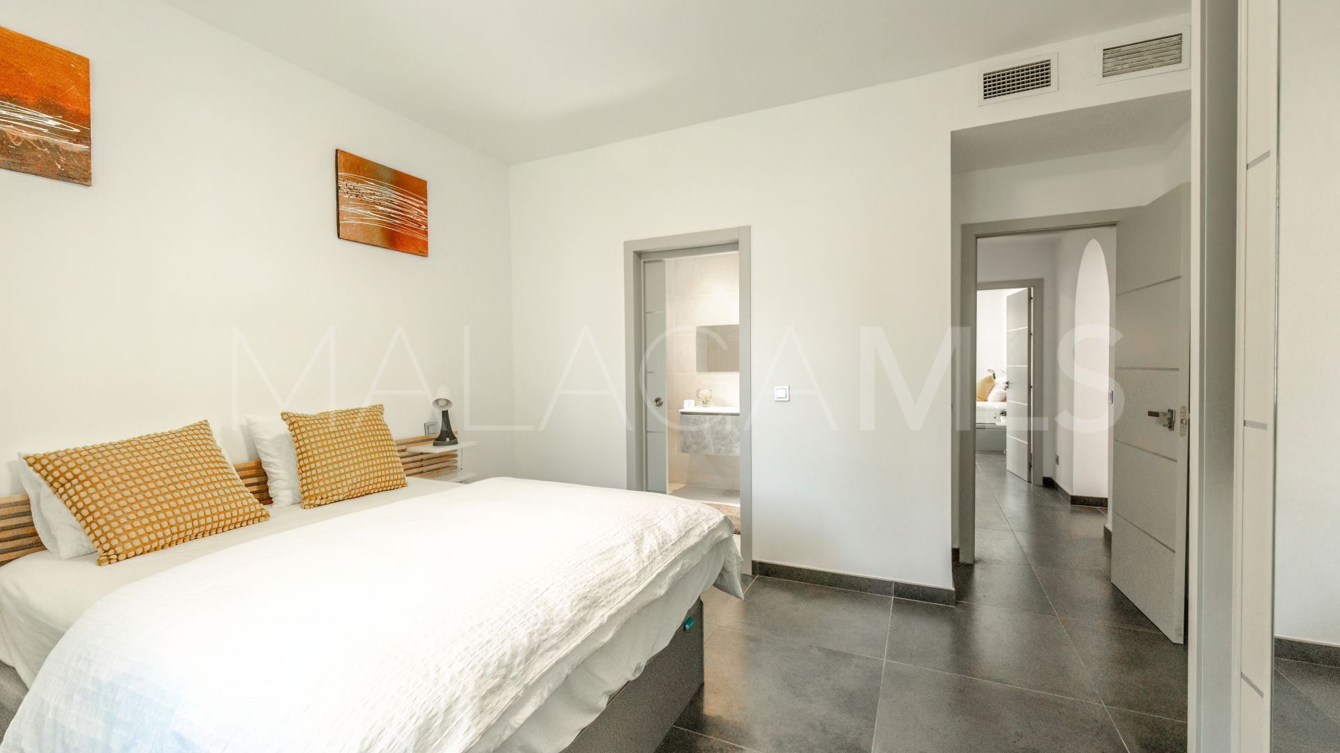 Villa with 6 bedrooms for sale in Nueva Andalucia