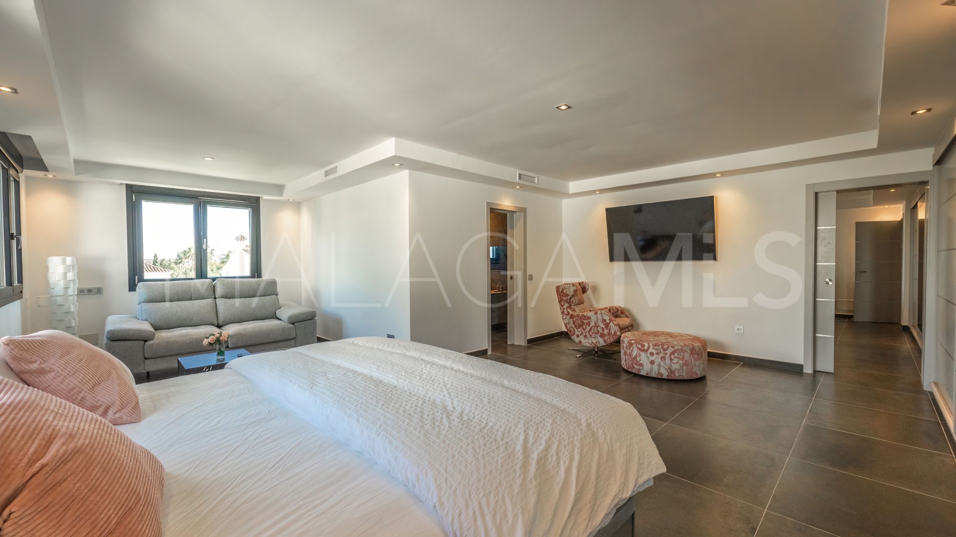 Villa with 6 bedrooms for sale in Nueva Andalucia