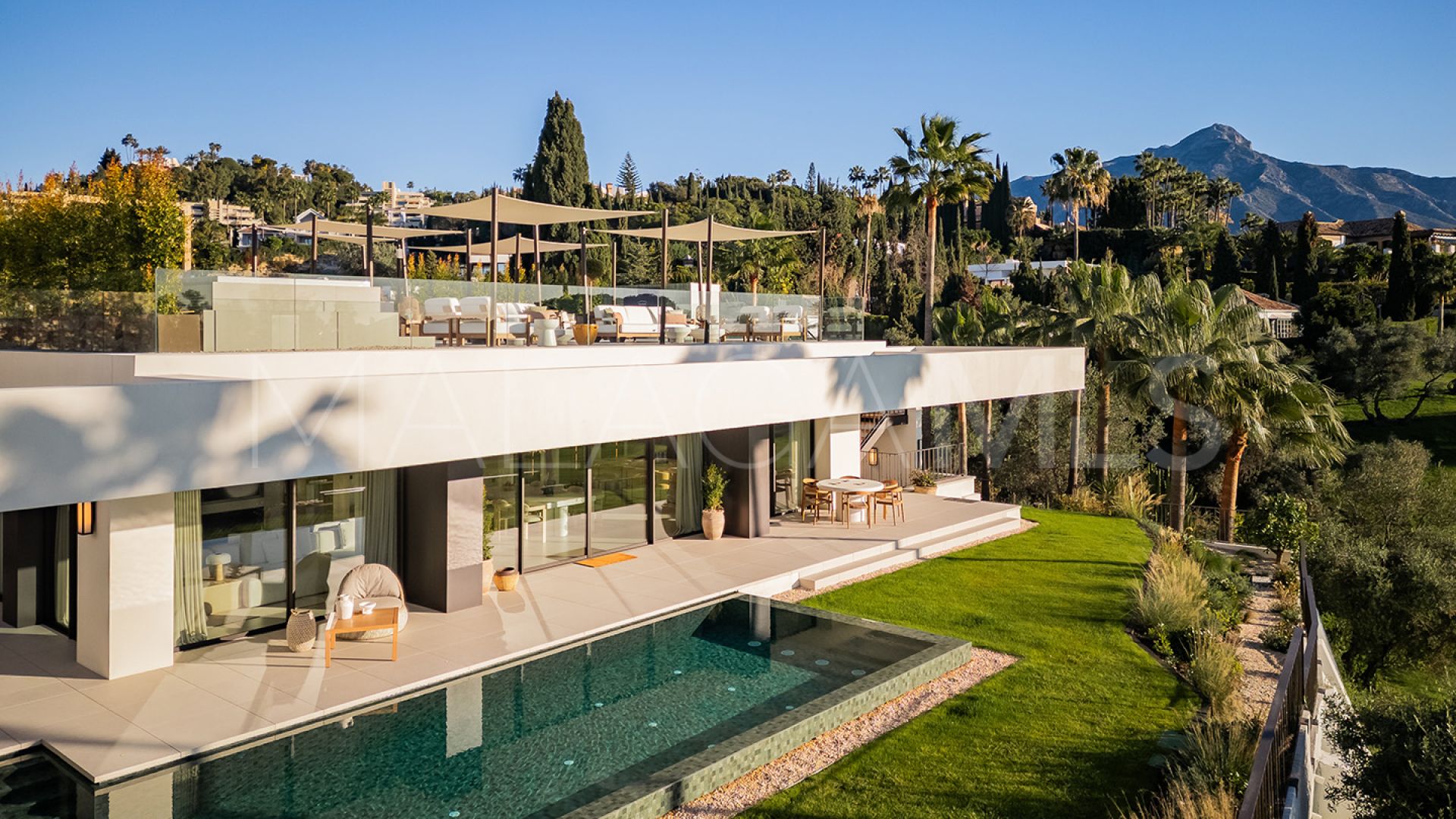 For sale 4 bedrooms villa in Nueva Andalucia